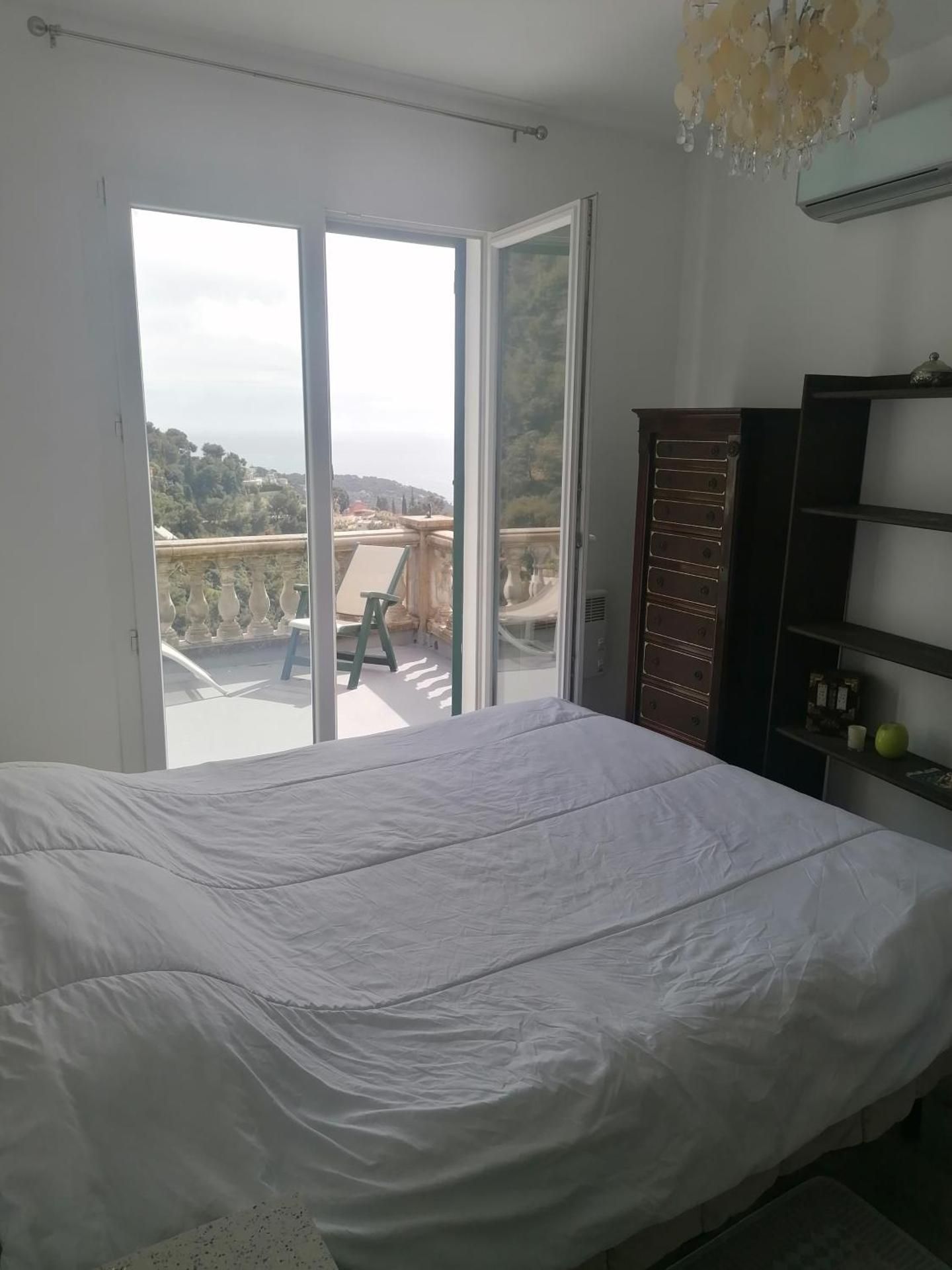 Deluxe One-Bedroom Apartment with Ocean View