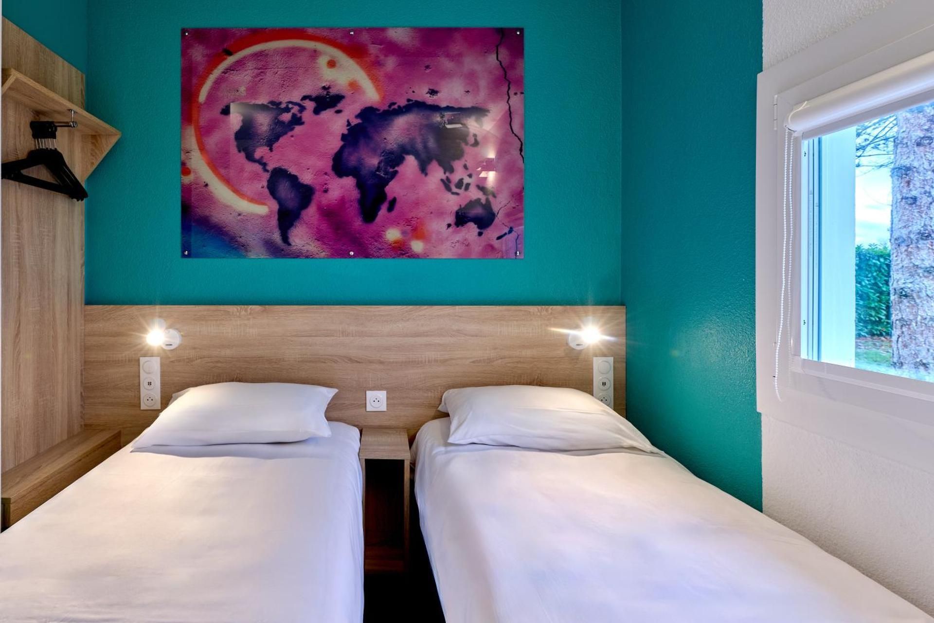 Standard - 2 Single Beds