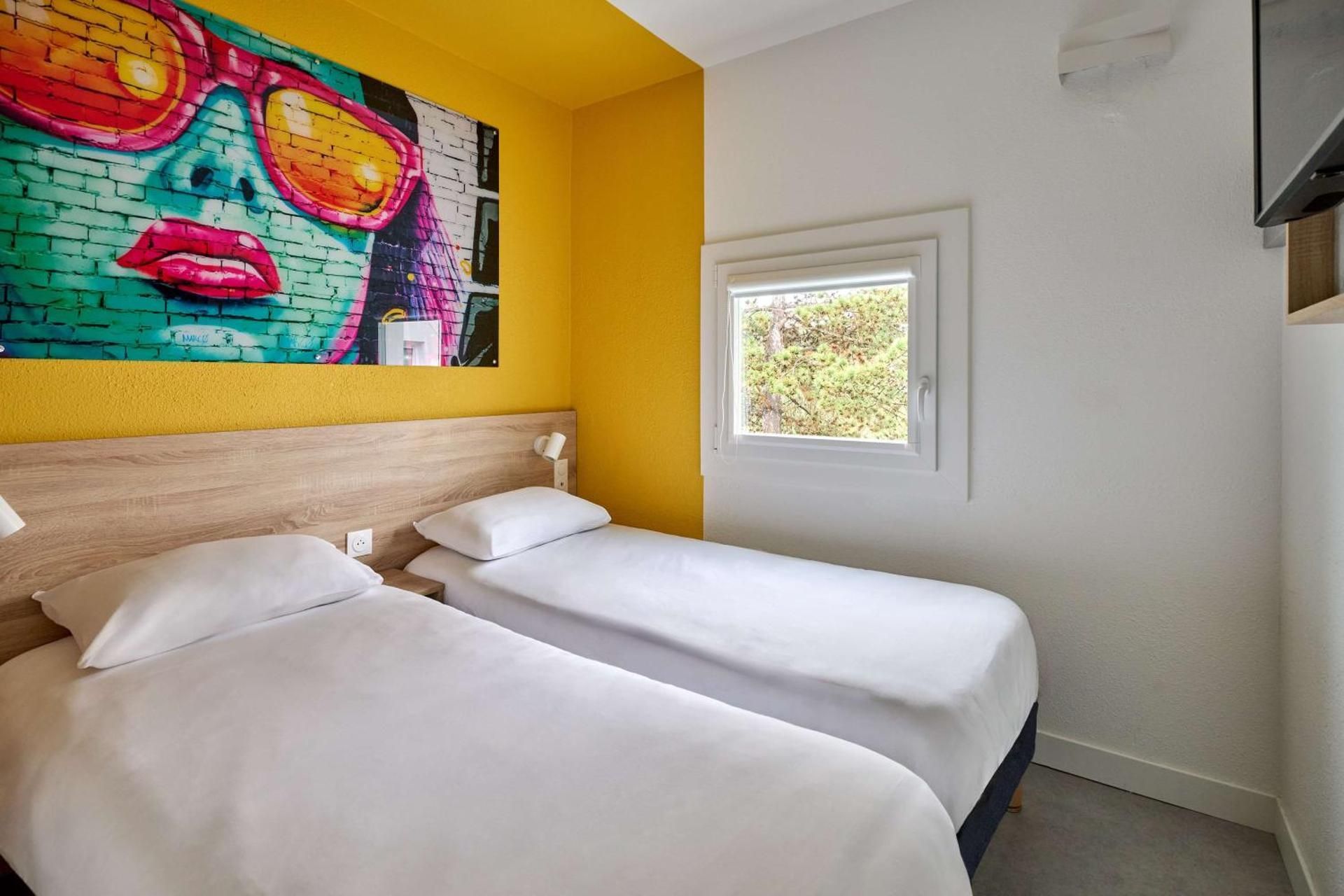 Standard - 2 Single Beds