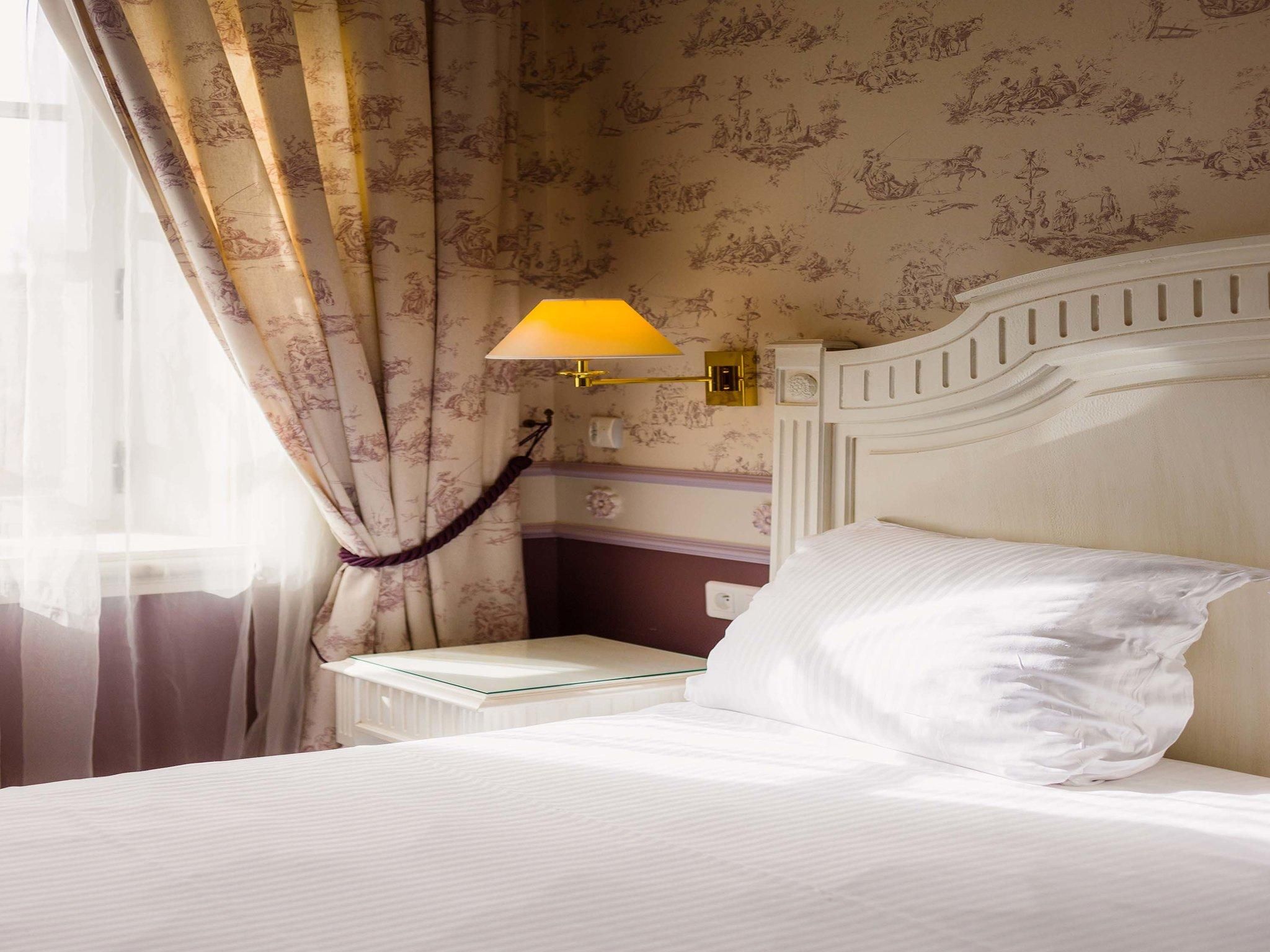 Mercure Moulins Centre - Hôtel de Paris Privilege Suite with king-size bed or twin beds  and Privilege welcome 2