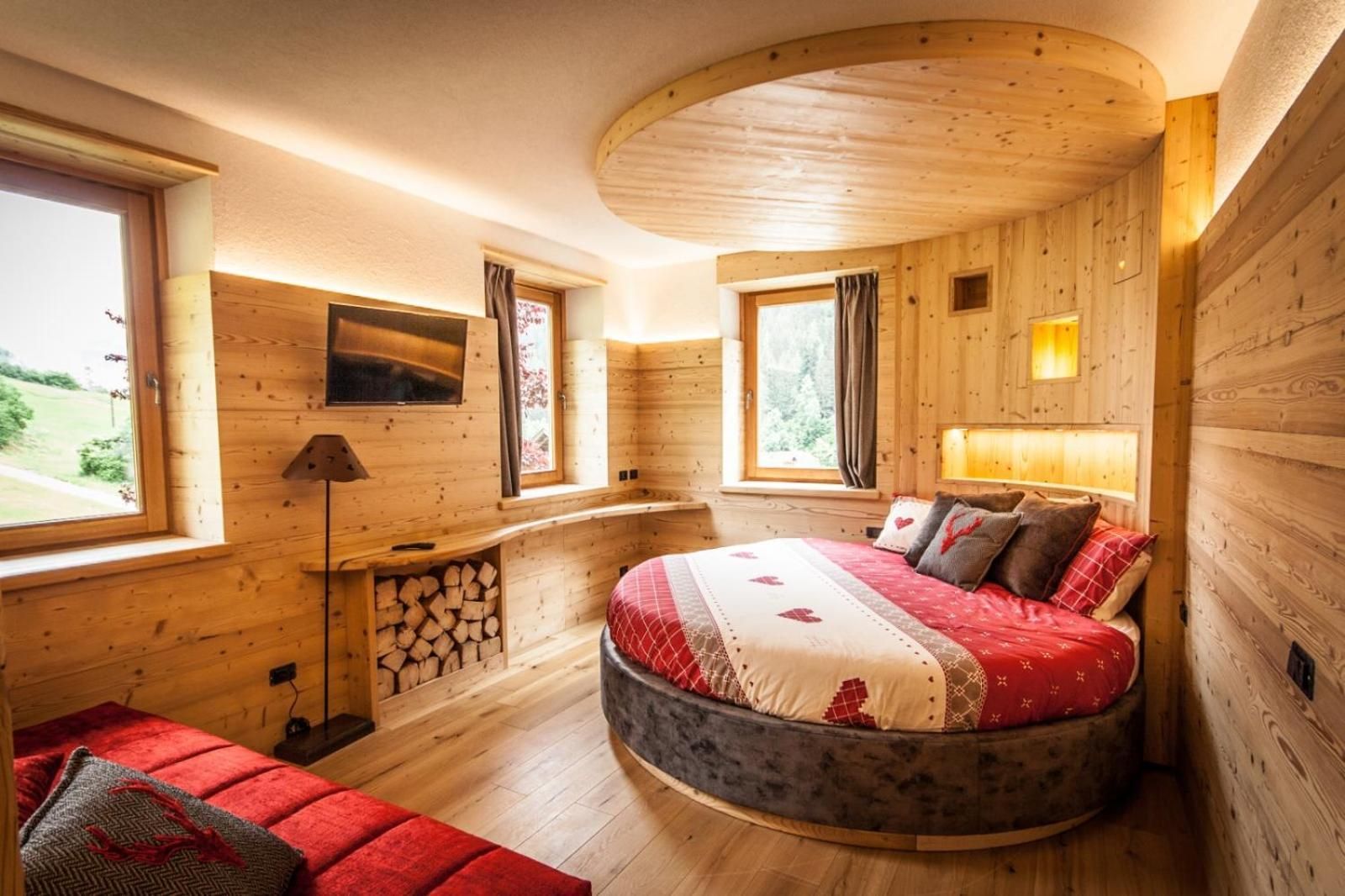 Deluxe Room (2 Adults + 1 Child)