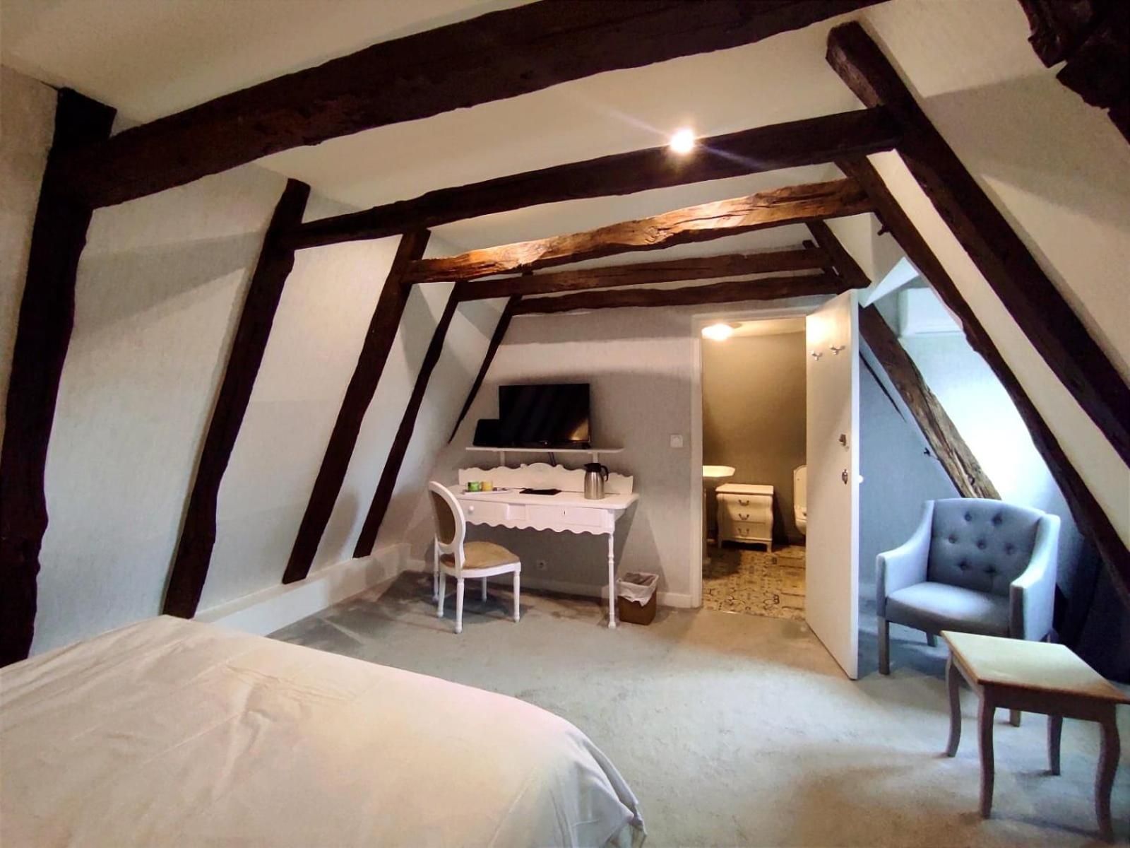 Quadruple Room with Private Bathroom