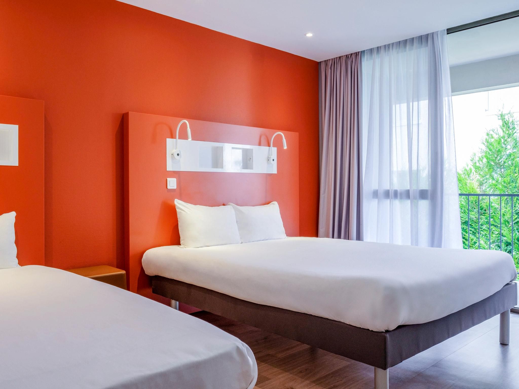 TRIPLE - Room with 1 double bed and 1 single bed