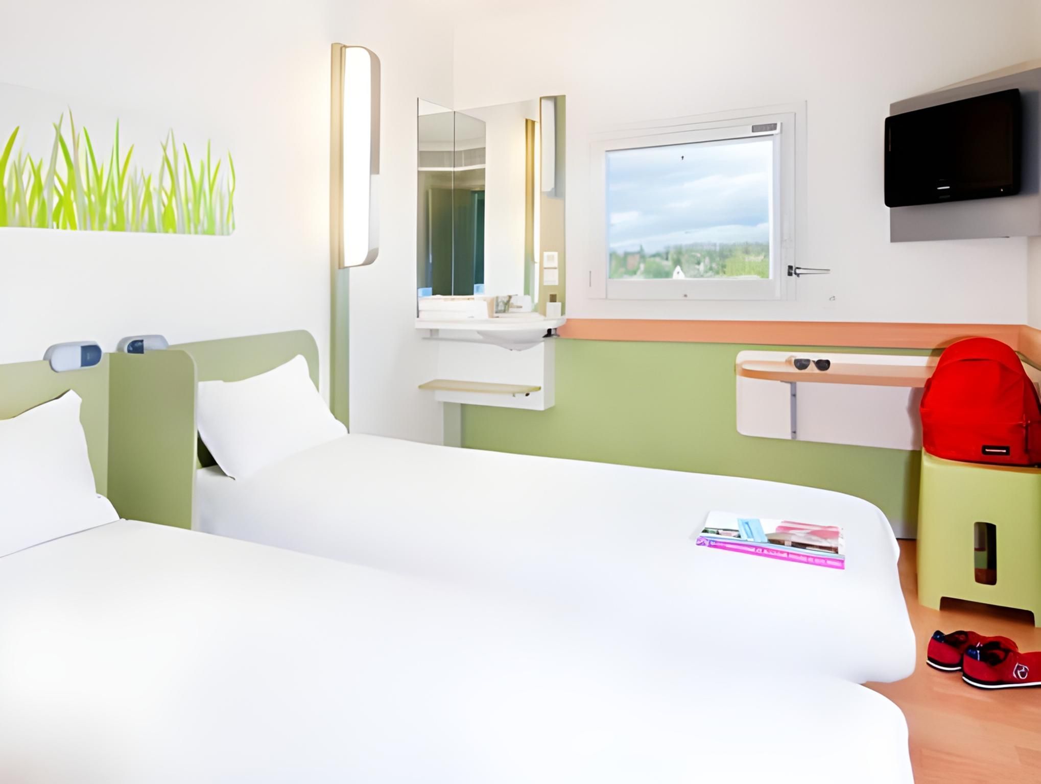 Twin - Room with twin beds.