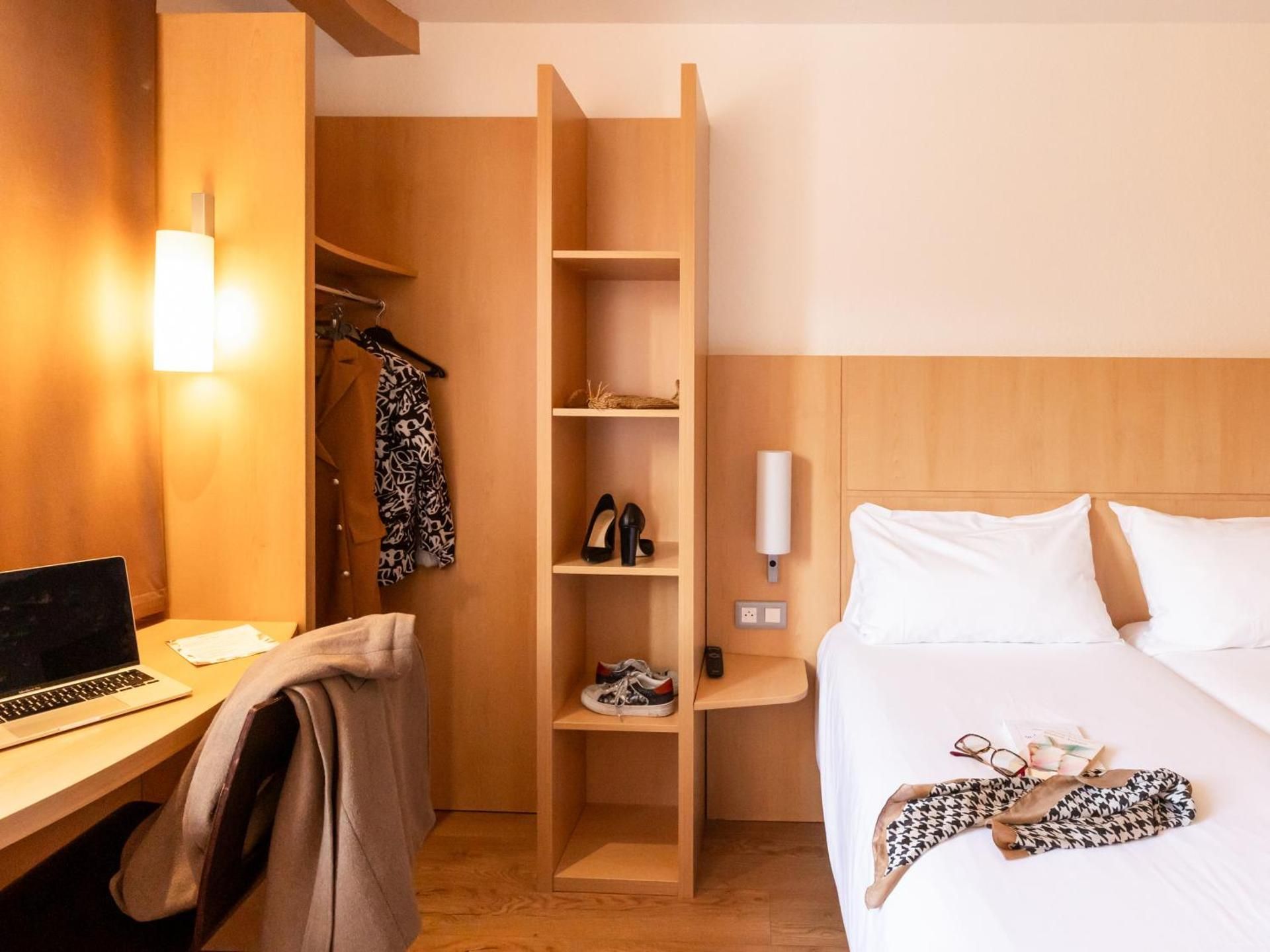Standard Room with two single beds