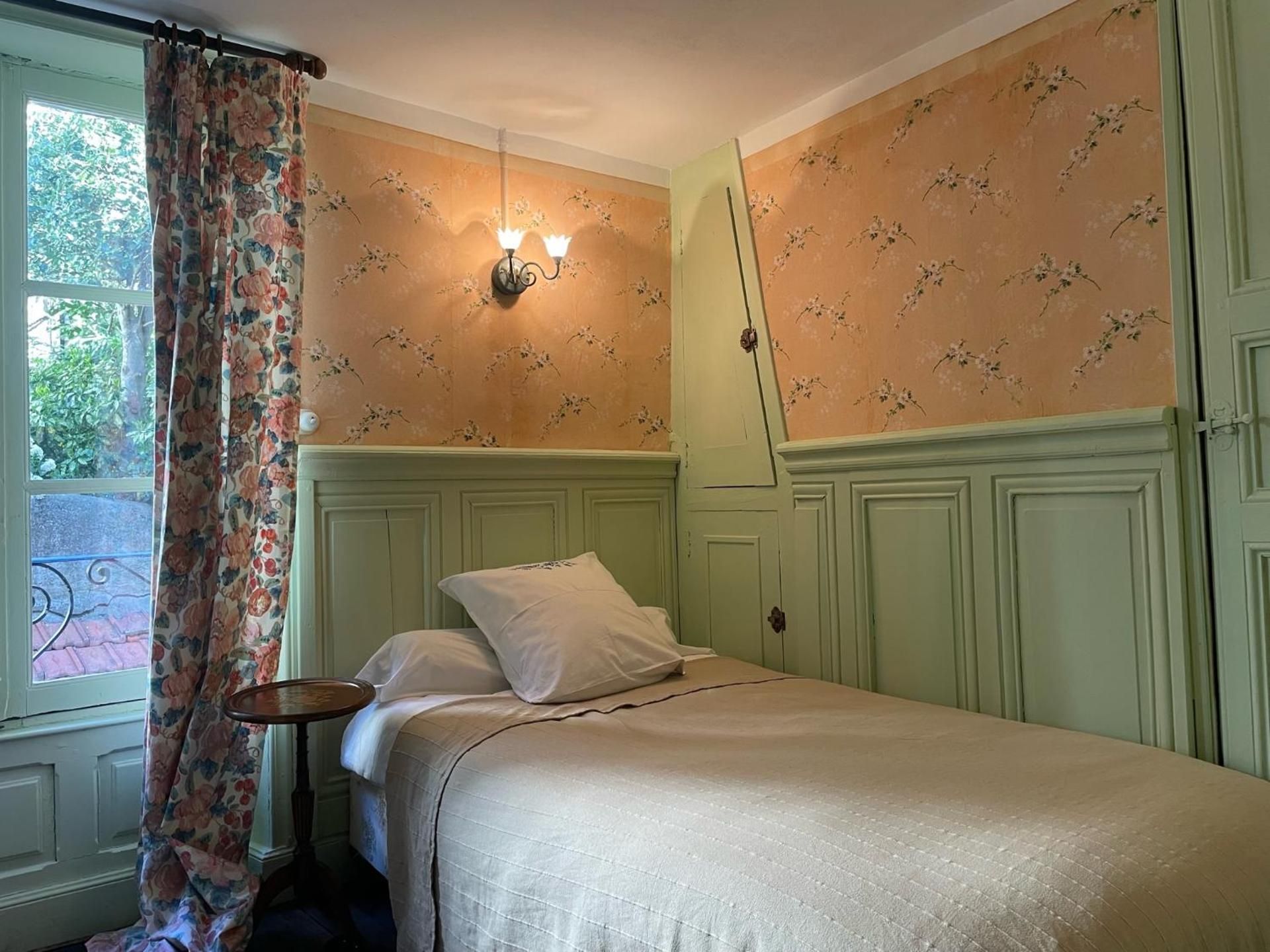 Large Single Room