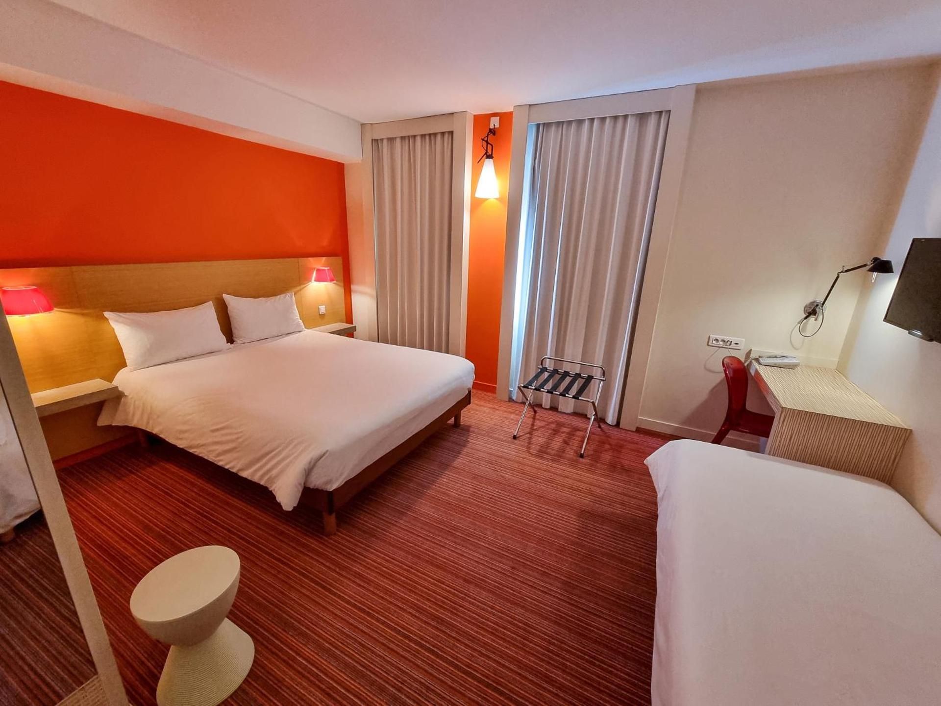Standard Family Suite With One Double Bed And Twin Beds