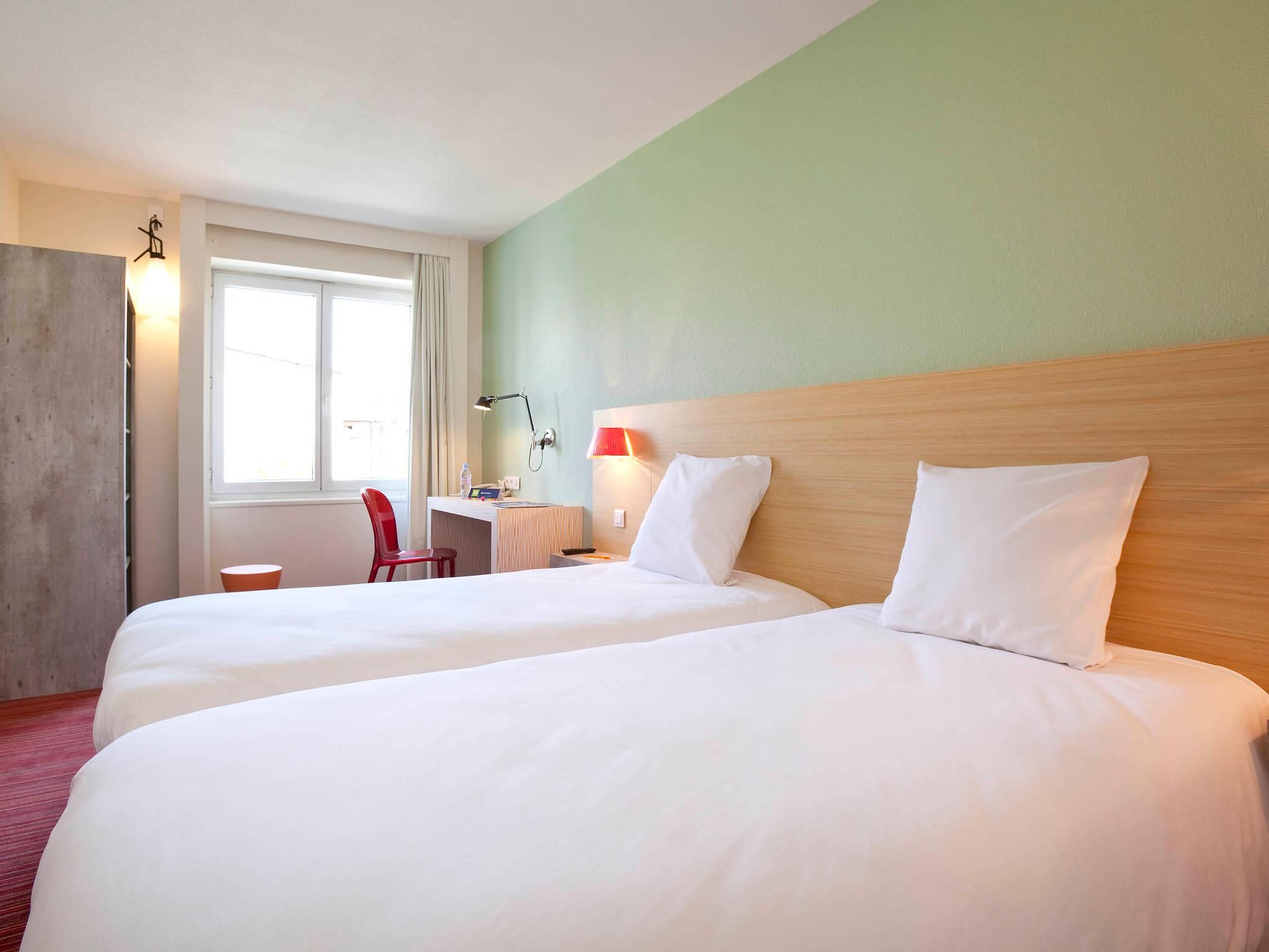 Standard Room with Two Single Beds