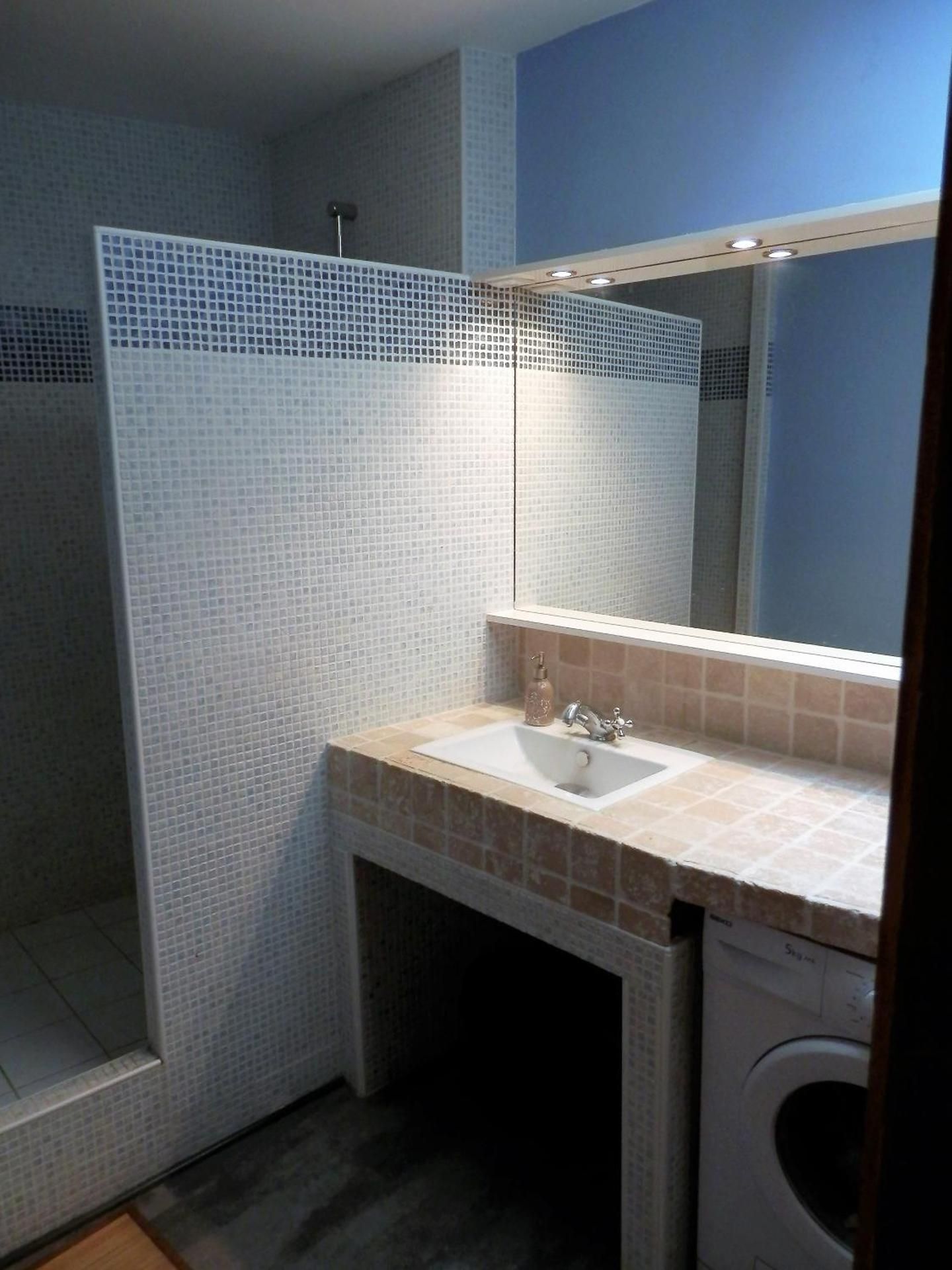 Single Room with Shared Shower and Toilet