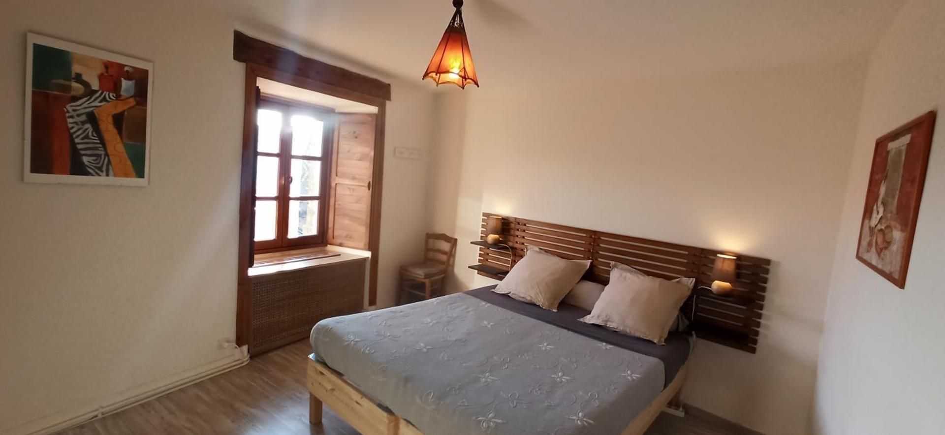 Queen Room with Shared Bathroom