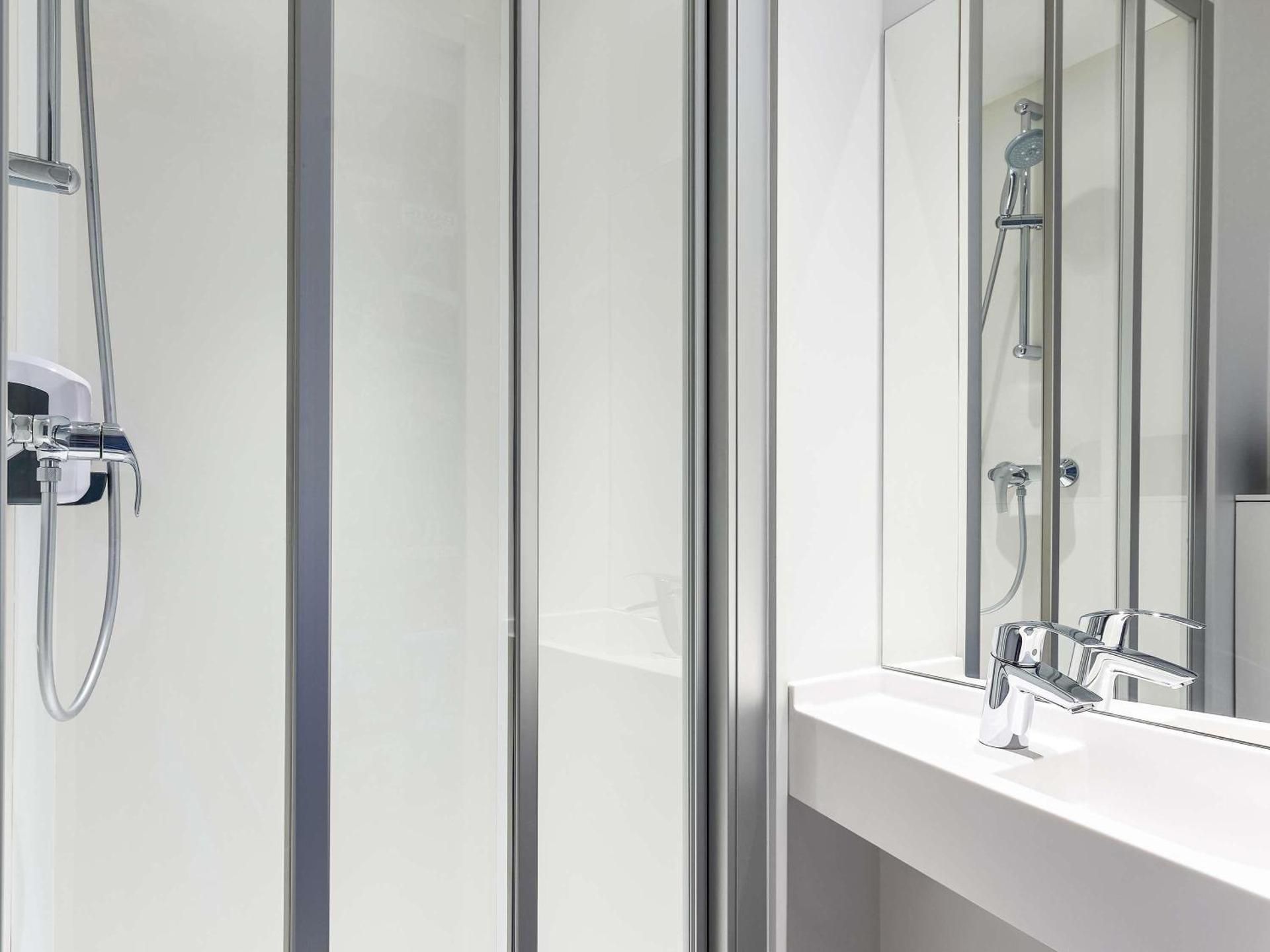 Hotel F1 Vannes Cabrio Room With Private Bathroom - New To #Ontheroad 2