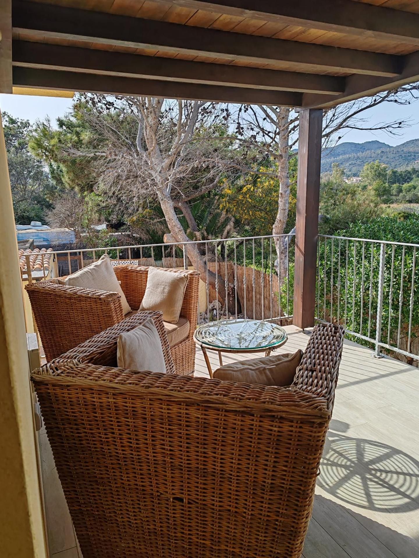 Deluxe Double Room with Side Sea View