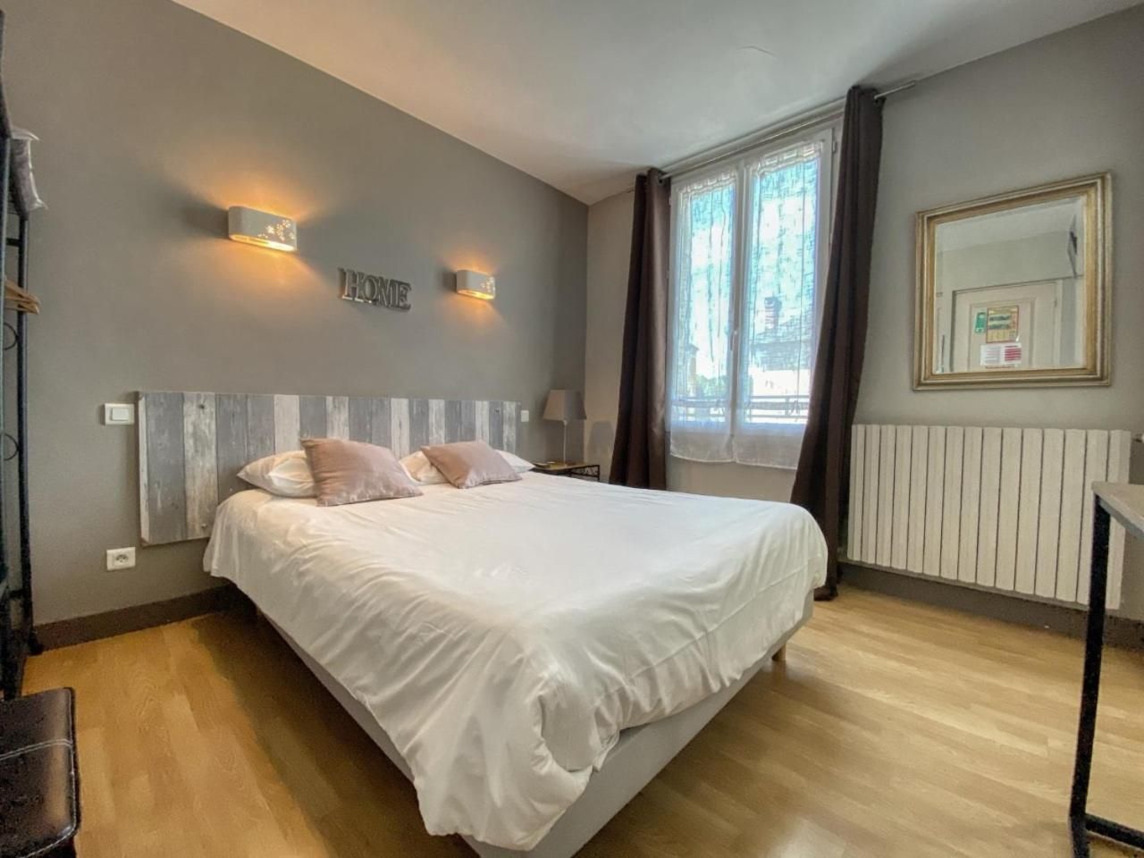 Standard Double Room with Street View