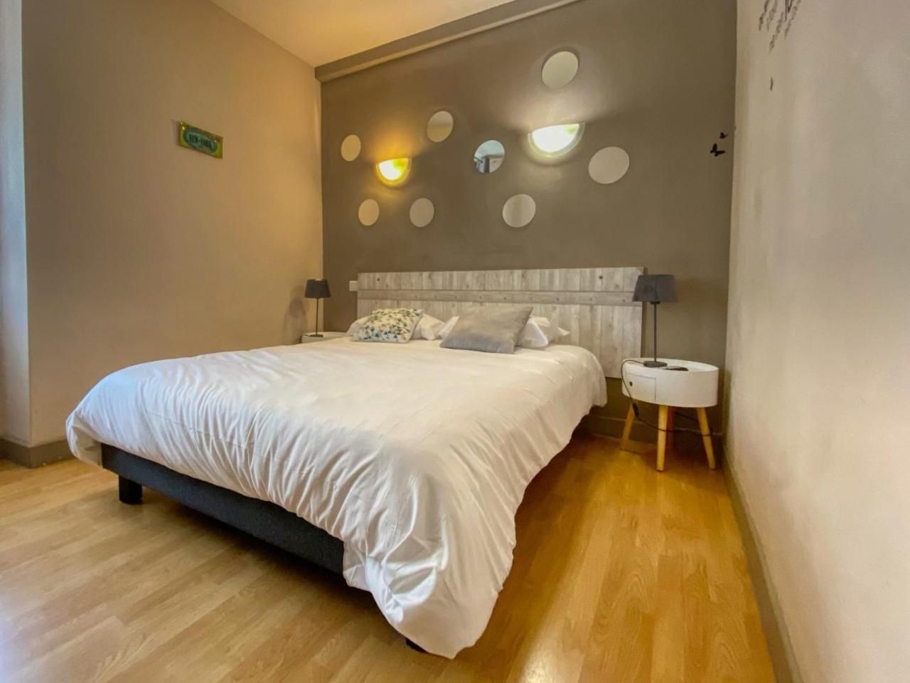 Standard Double Room with Street View