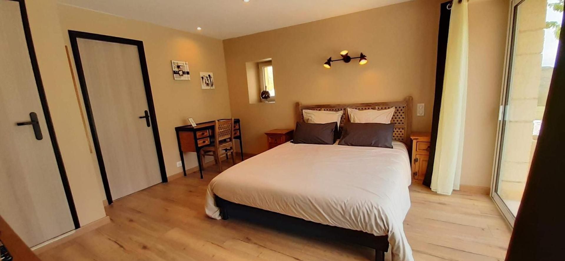 Queen Room with Garden View