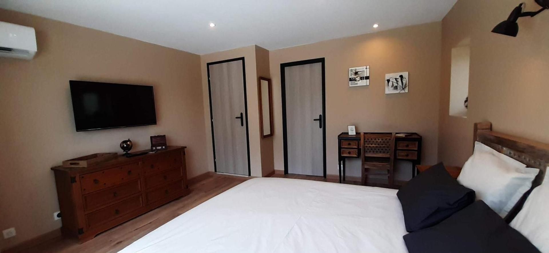 Queen Room with Garden View