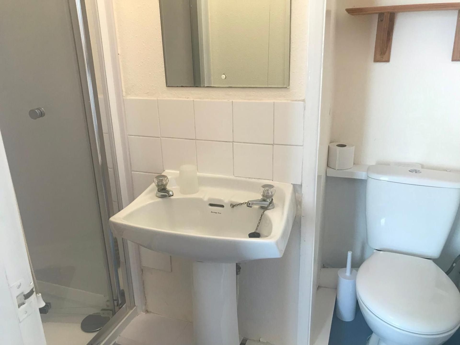 Standard Single Room with Shower