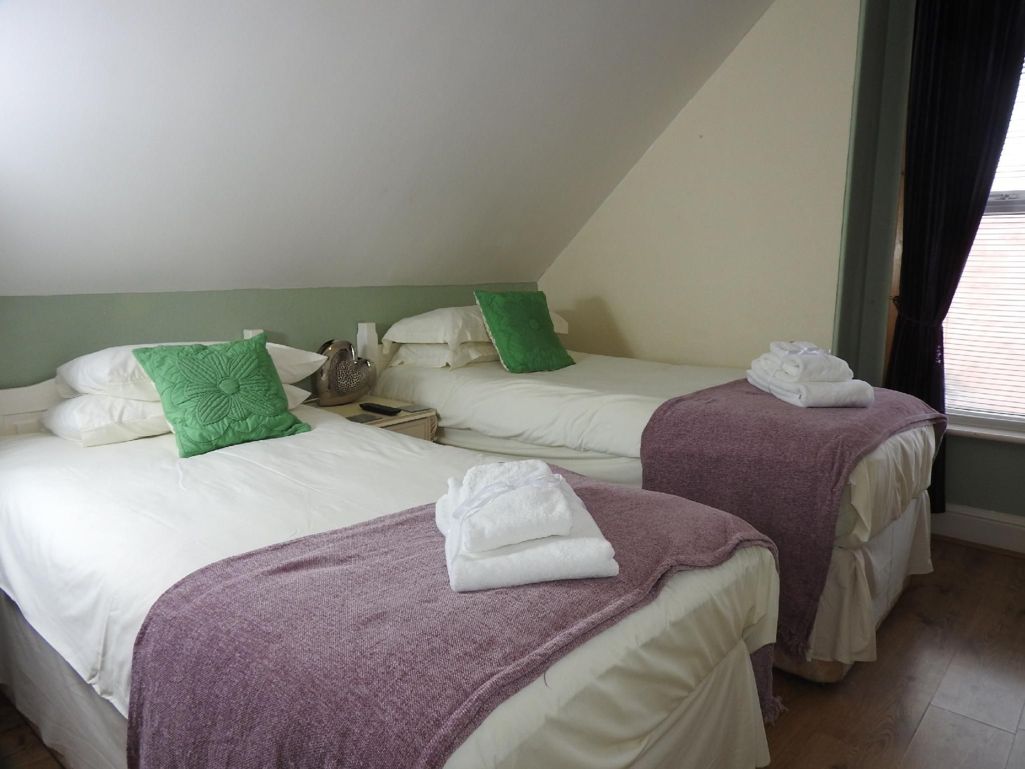 Family room-Classic-Ensuite with Shower