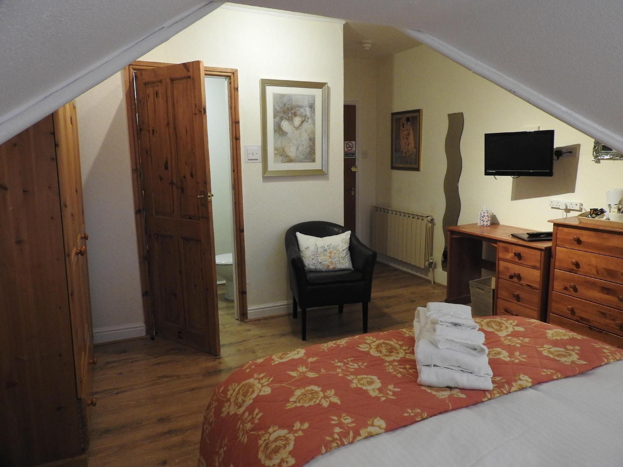 King-Signature-Ensuite with Shower