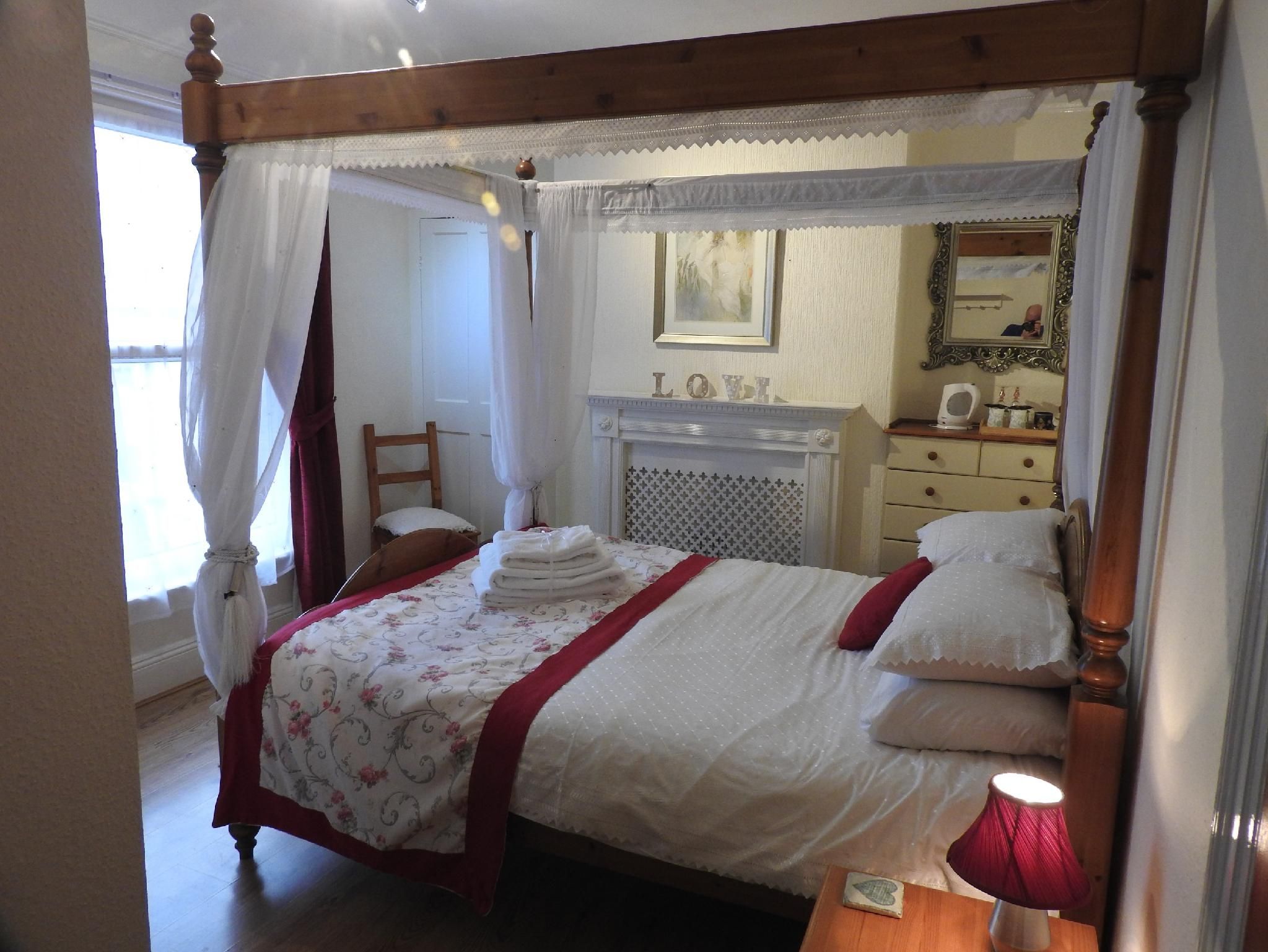 King-Premium-Ensuite with Shower