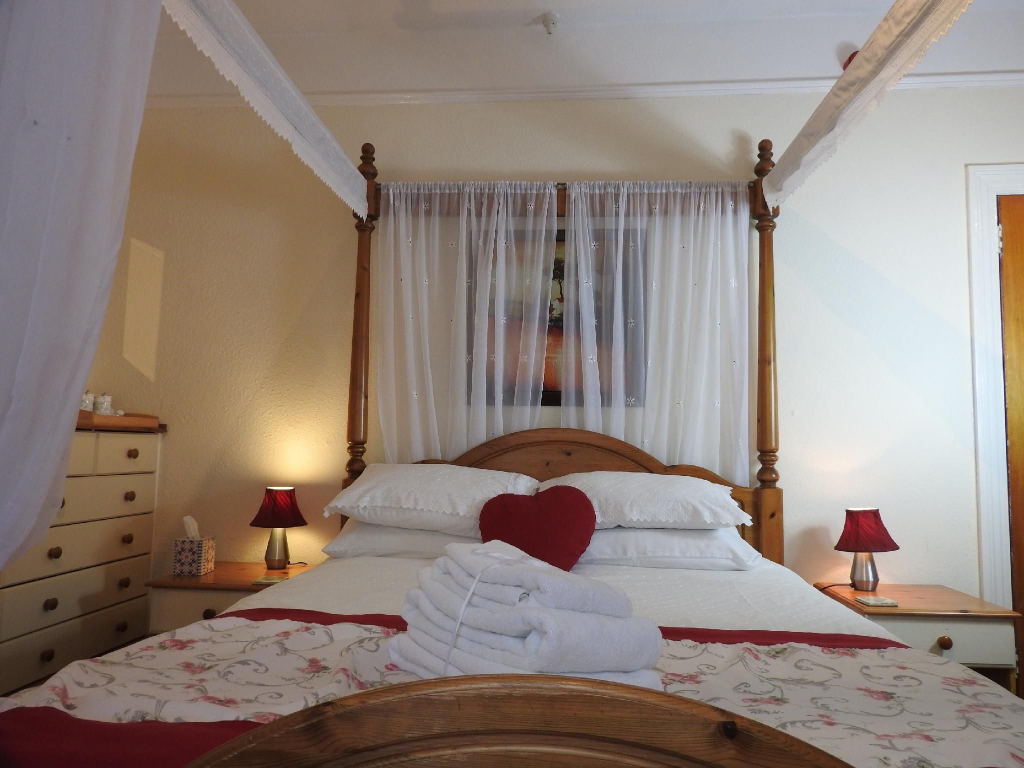 King-Premium-Ensuite with Shower