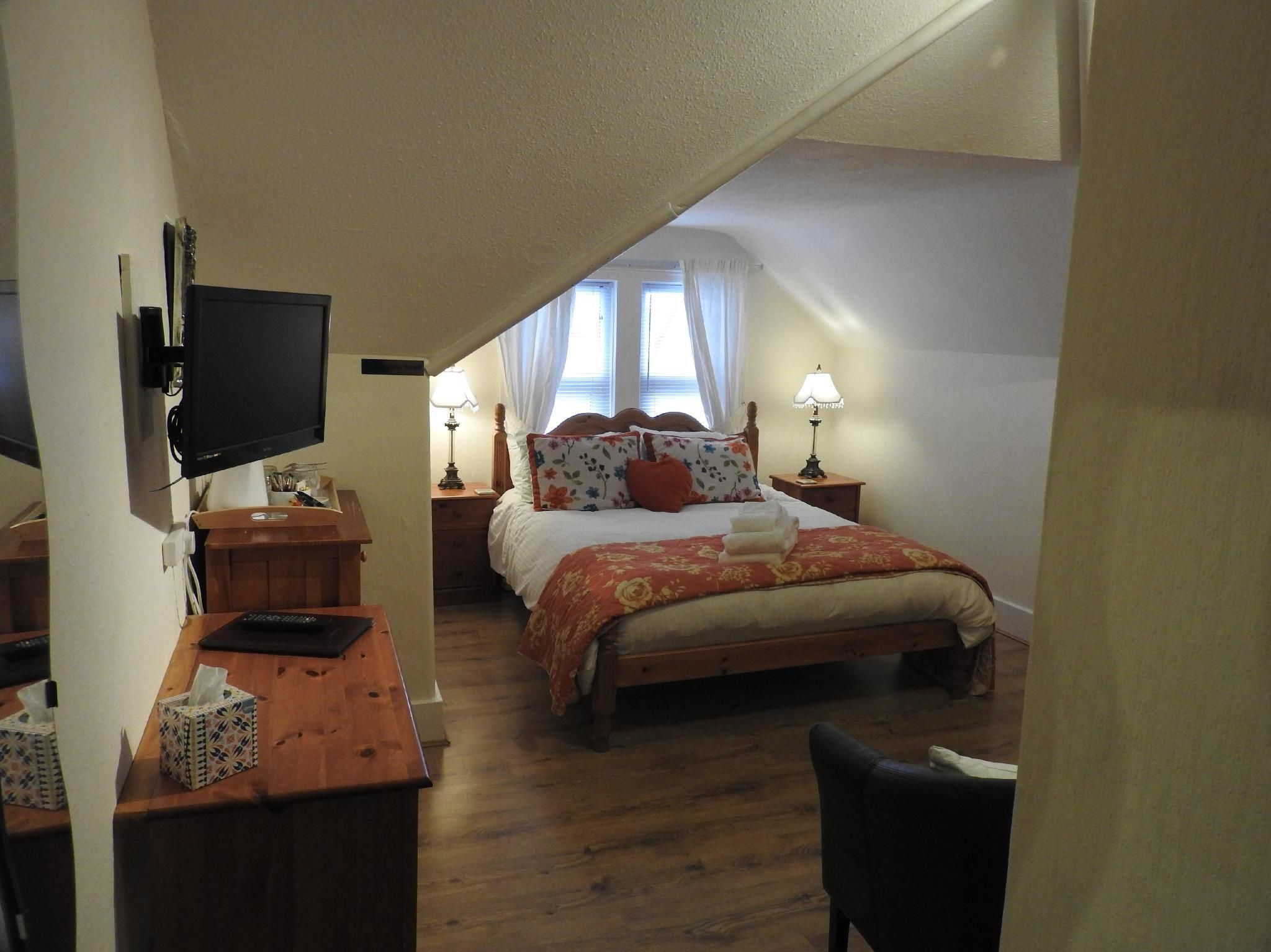 King-Signature-Ensuite with Shower