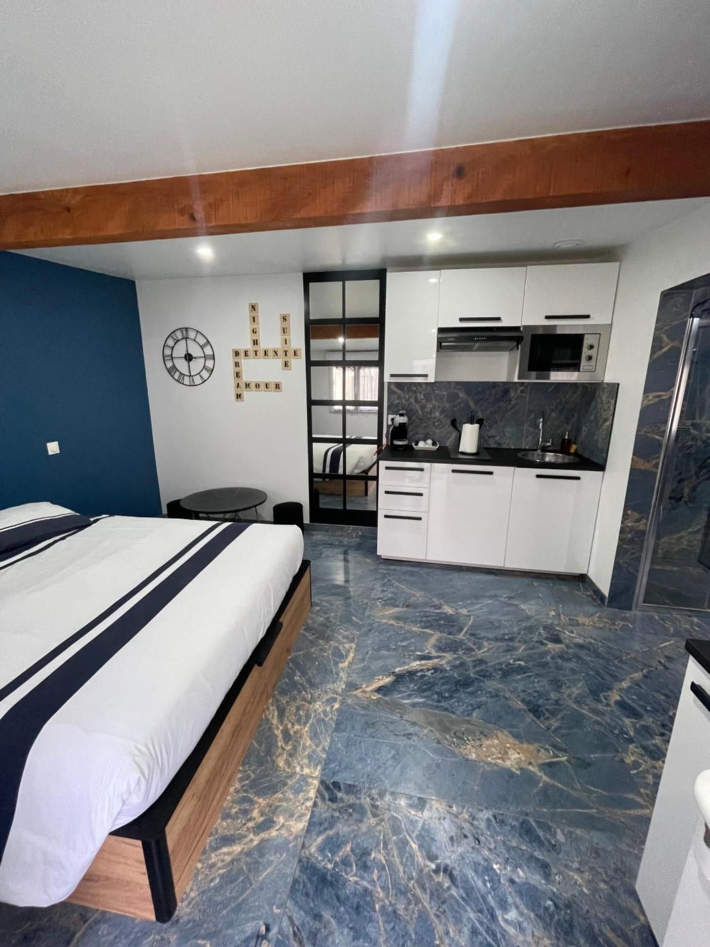 Studio with Spa Bath