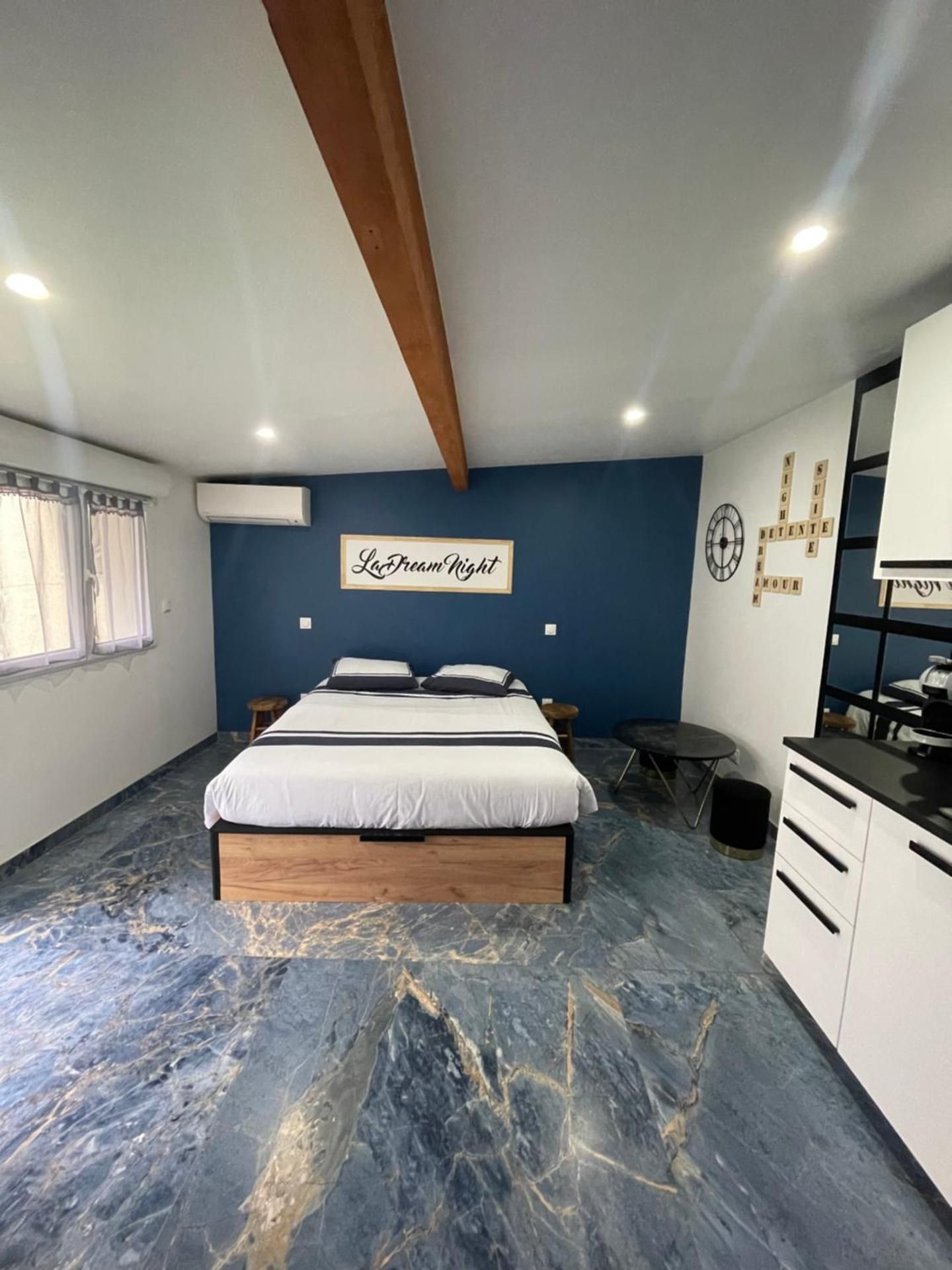 Studio with Spa Bath