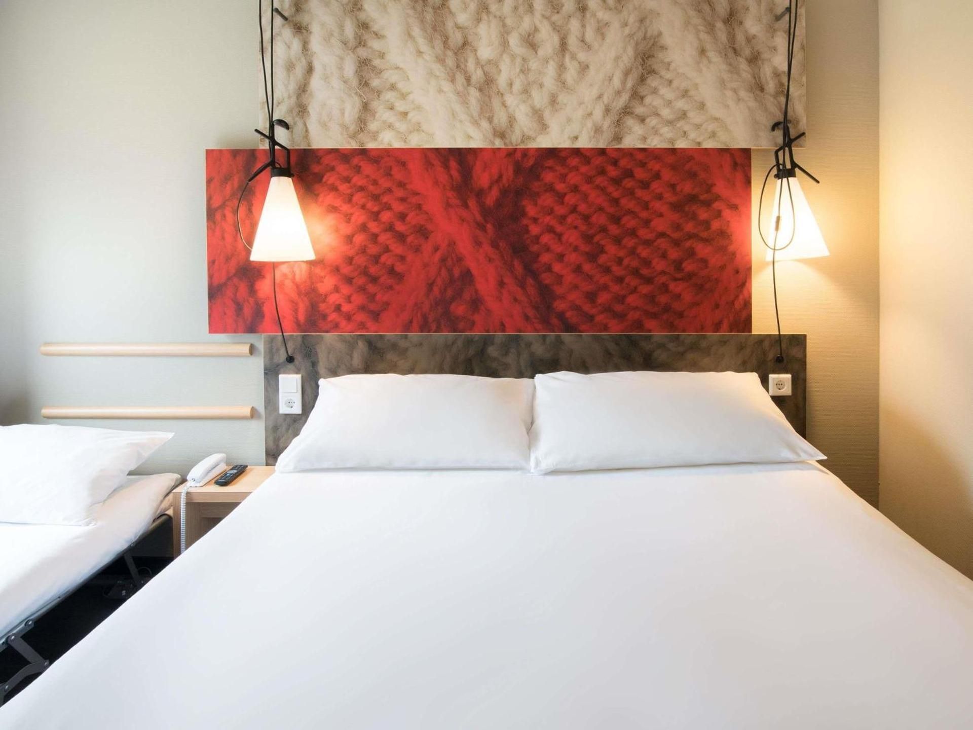 Standard Double Room with One Single Bed