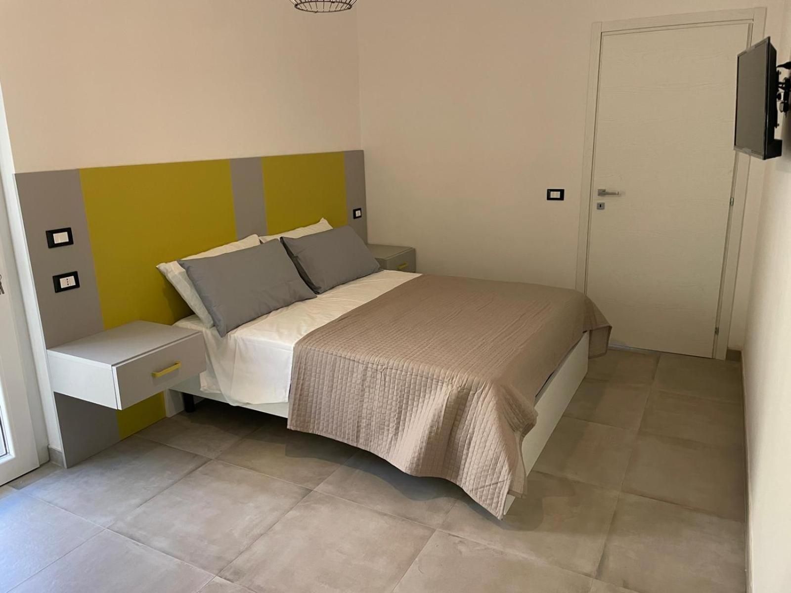 Deluxe Double Room (2 Adults + 1 Child)