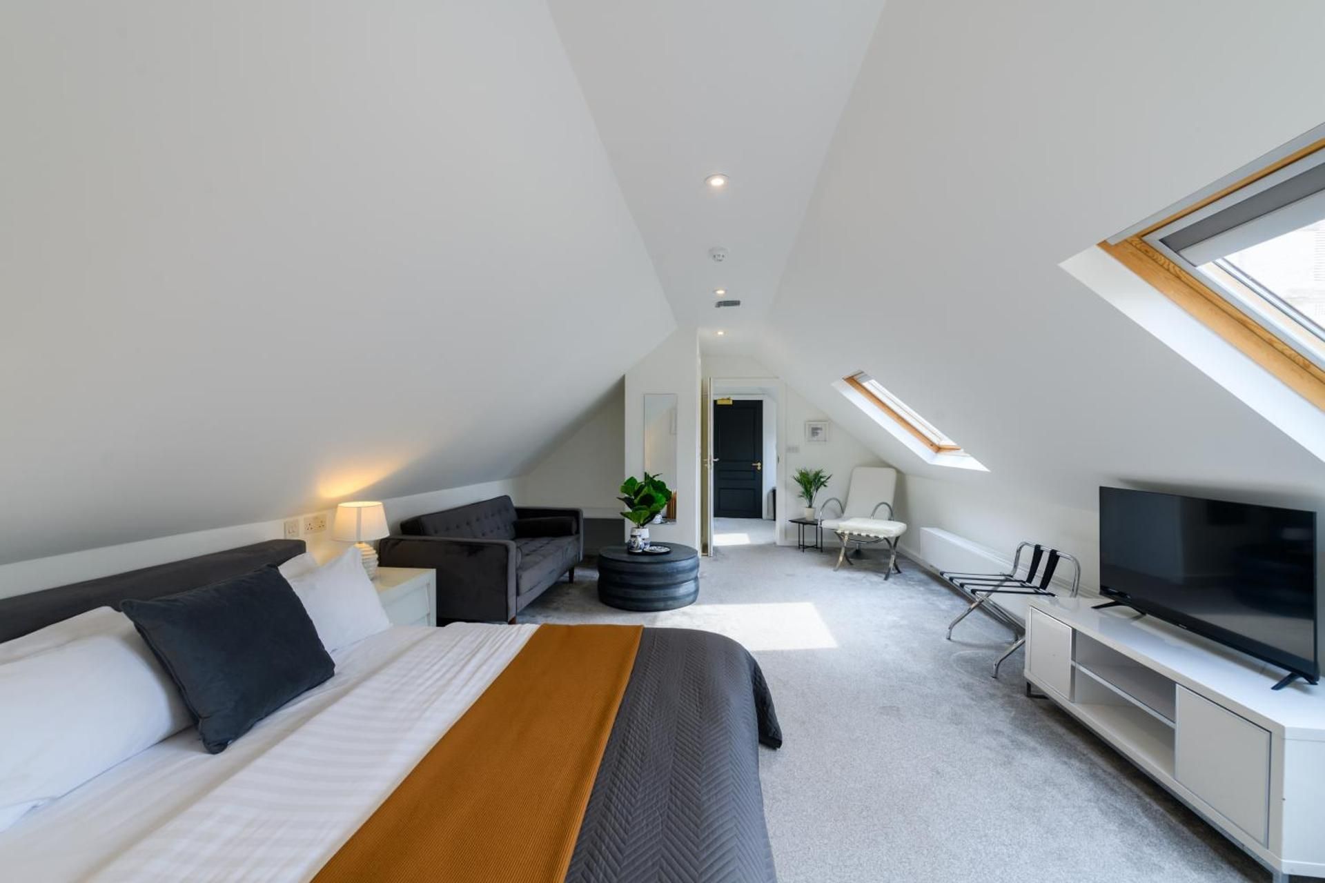 Superior King Suite