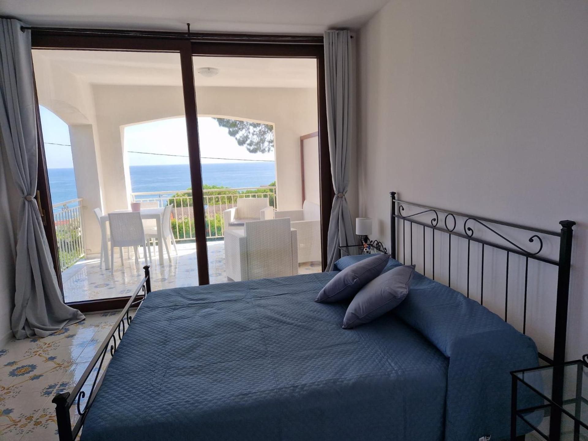 Deluxe Room (2 Adults + 1 Child)