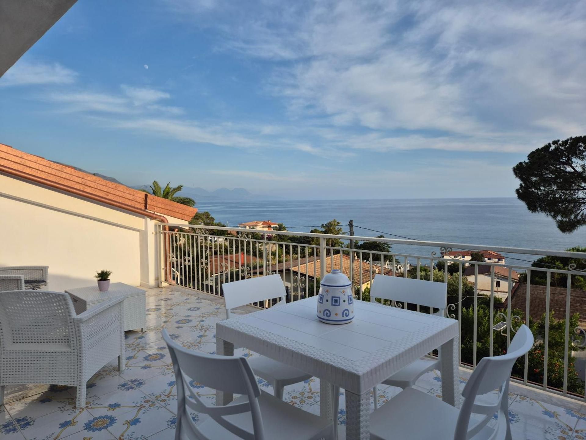 Deluxe Suite with Sea View