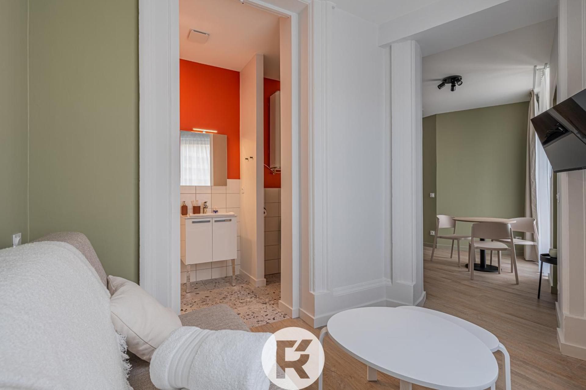 Studio Apartment