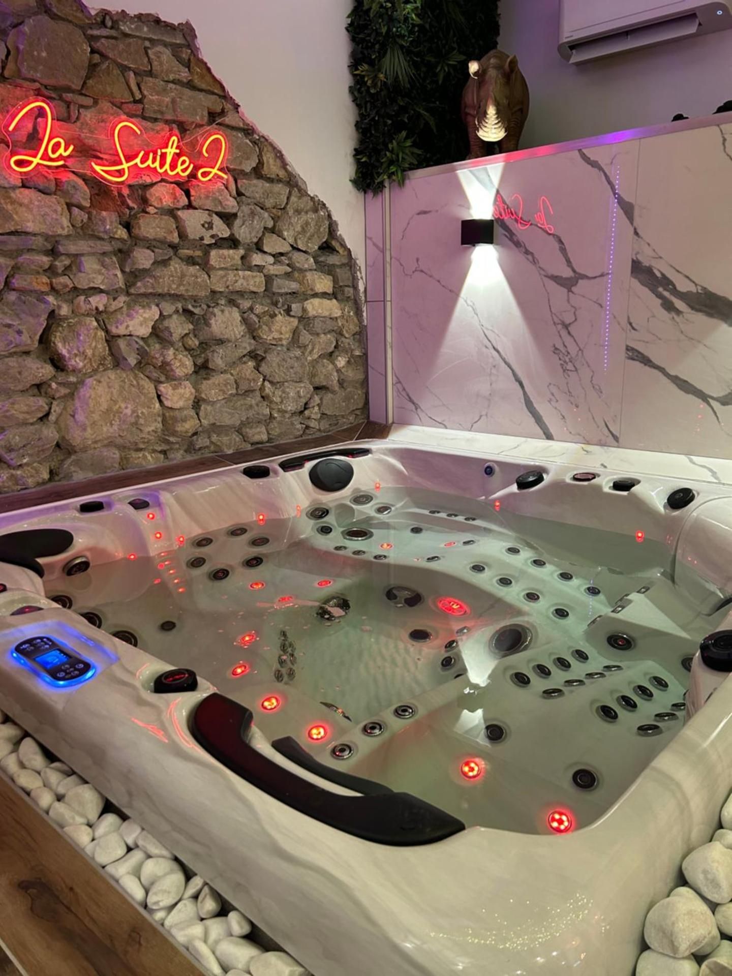 Deluxe Suite with Spa Bath