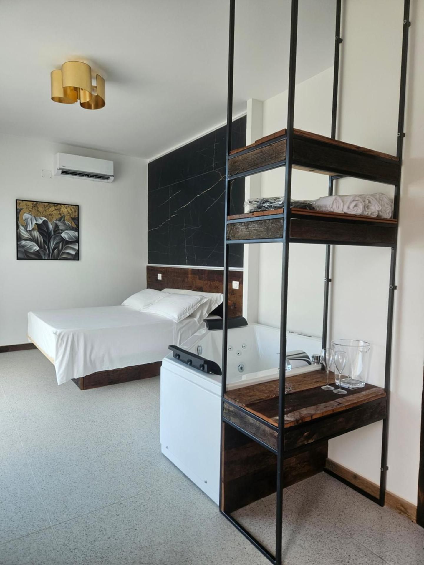Queen Room with Spa Bath