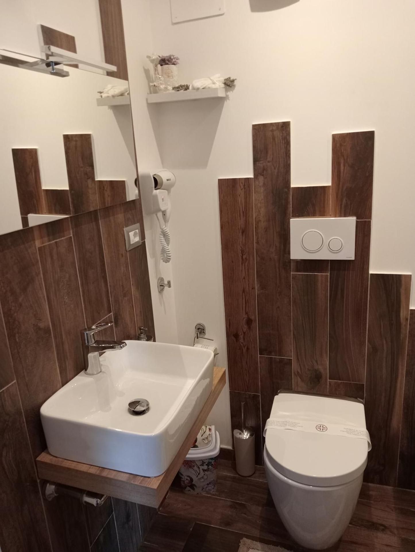 Deluxe Room (2 Adults + 1 Child)