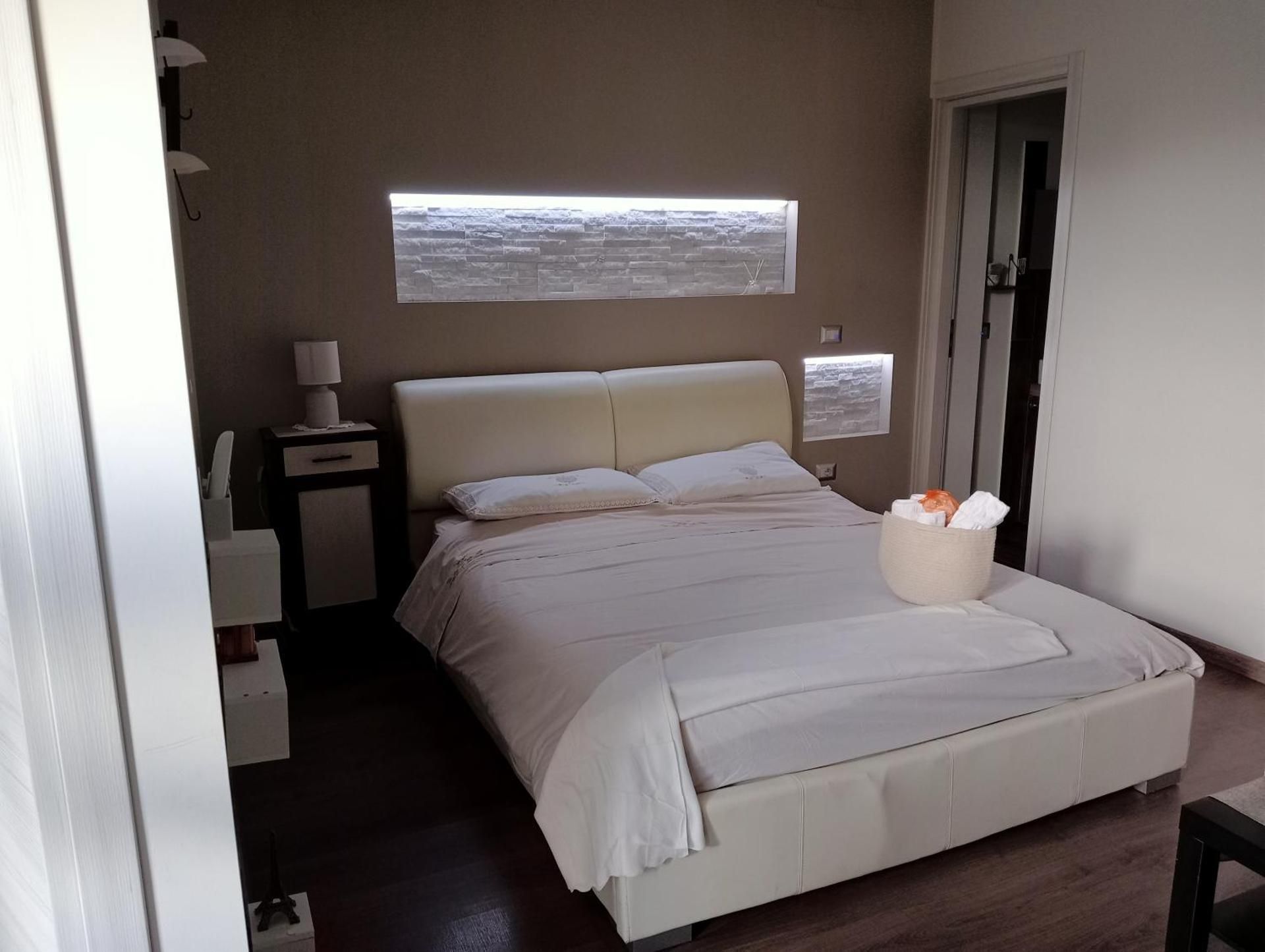Deluxe Room (2 Adults + 1 Child)