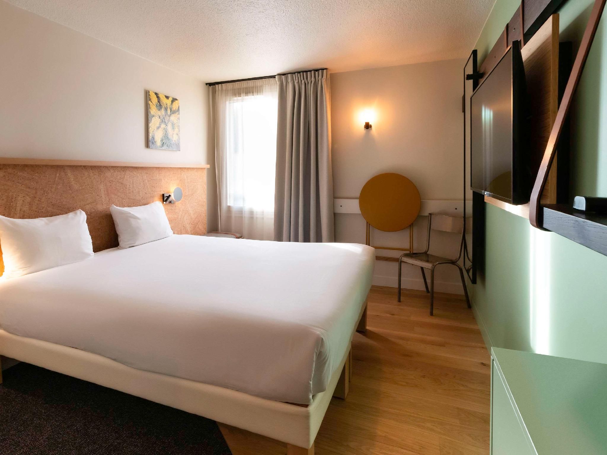 greet Hotel Colmar Pop room with 1 double bed