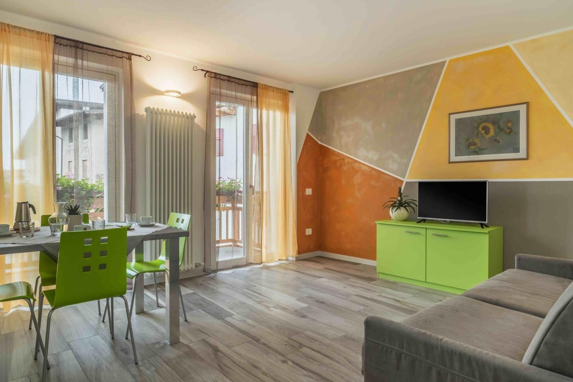 Apartment with Mountain View