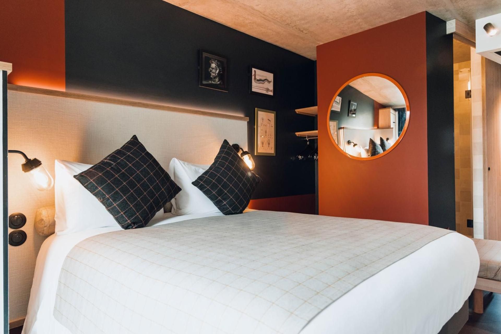 ibis Styles La Rochelle Centre Gare POP Room with 1 double bed and 1 single bed 2