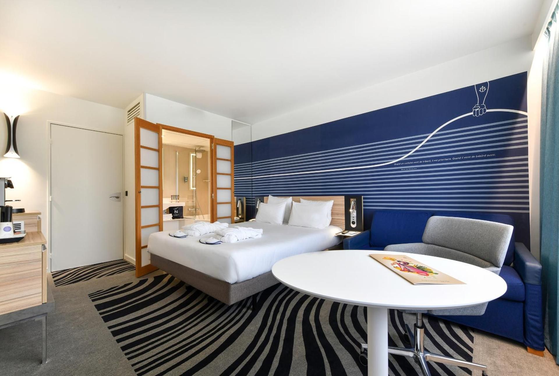 Novotel La Rochelle Centre Executive Room with 1 Double Bed and 1 Sofa 2