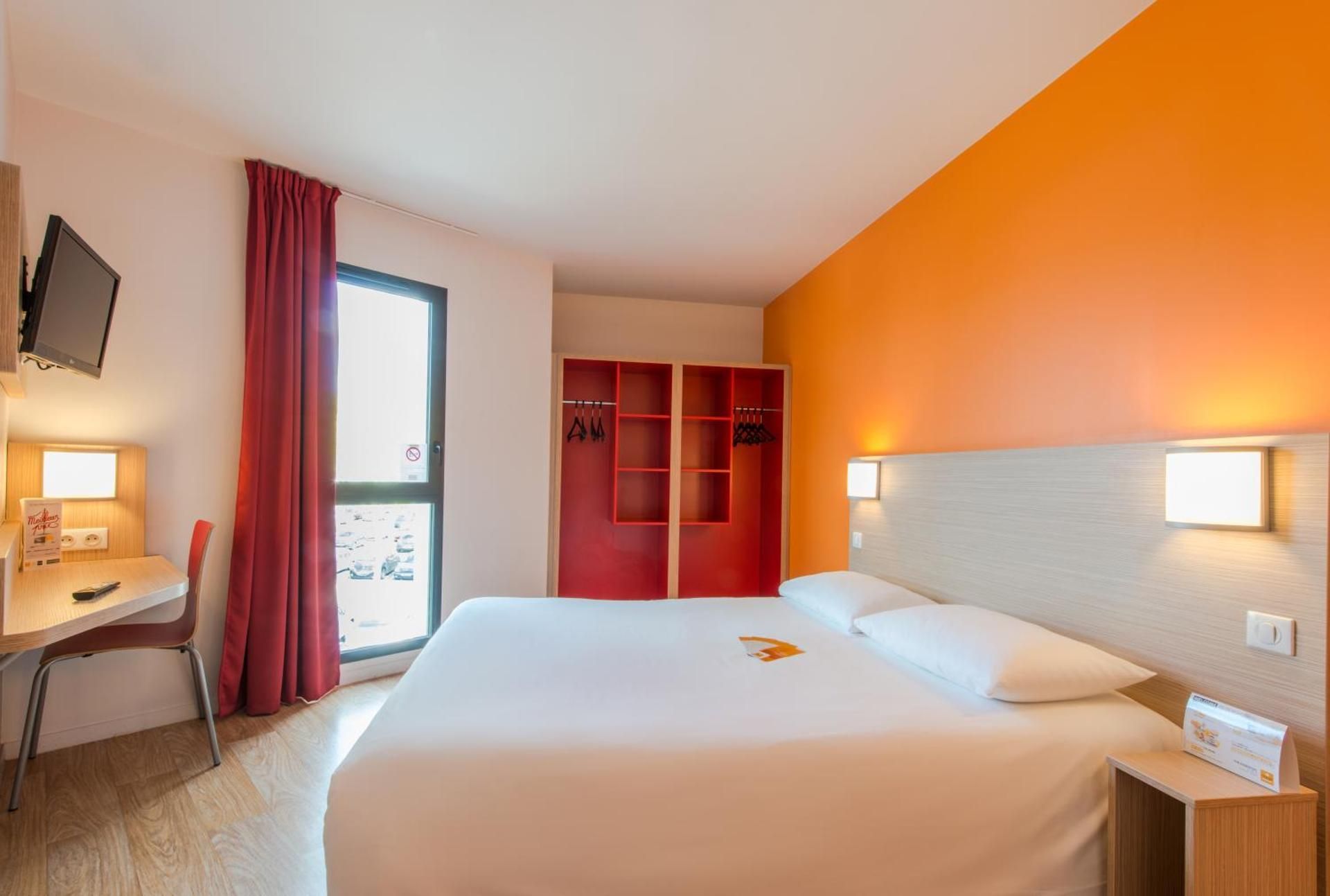 Tribu Double Room with Two Single and One Bunk Bed