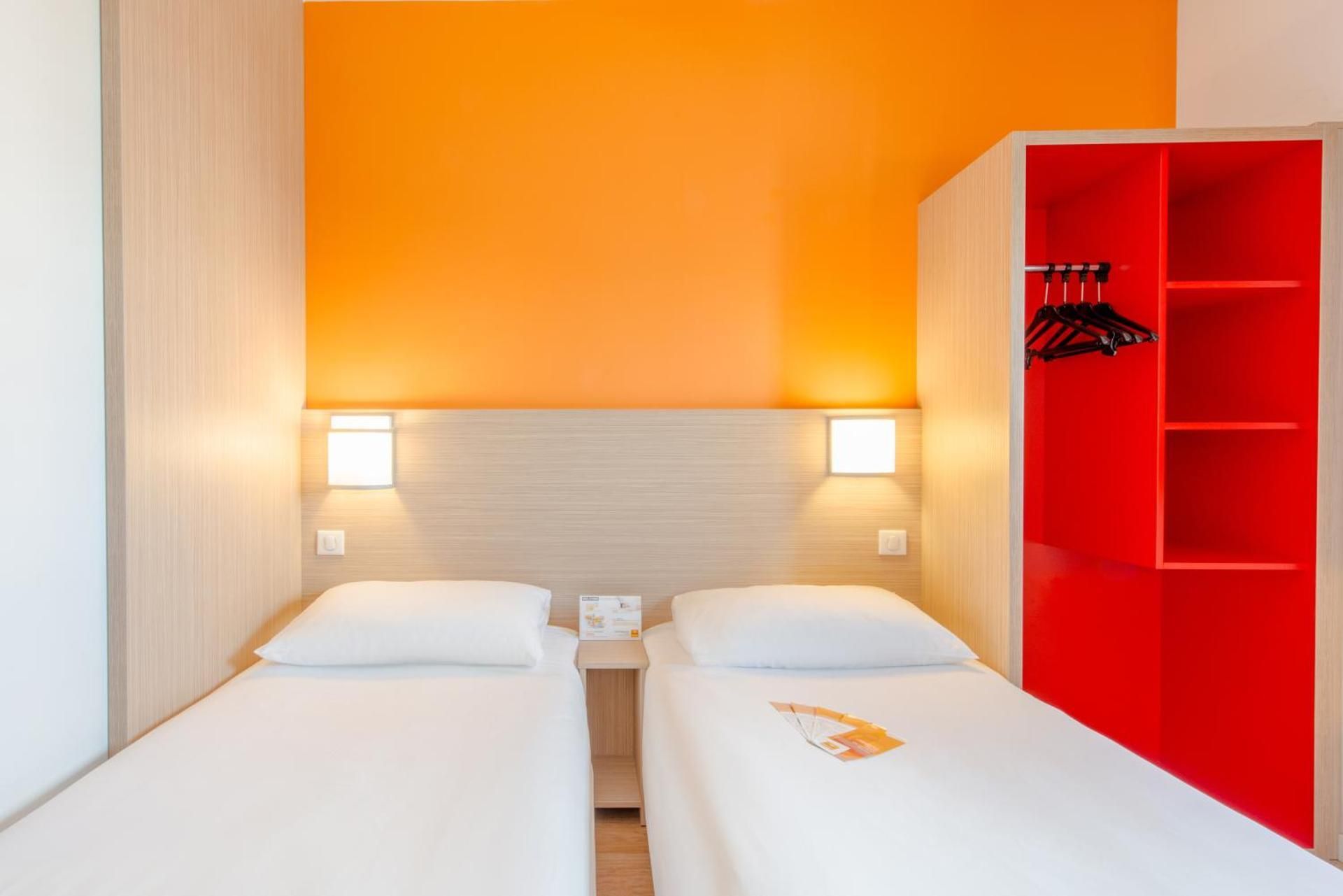 Standard Room with 2 Single Beds