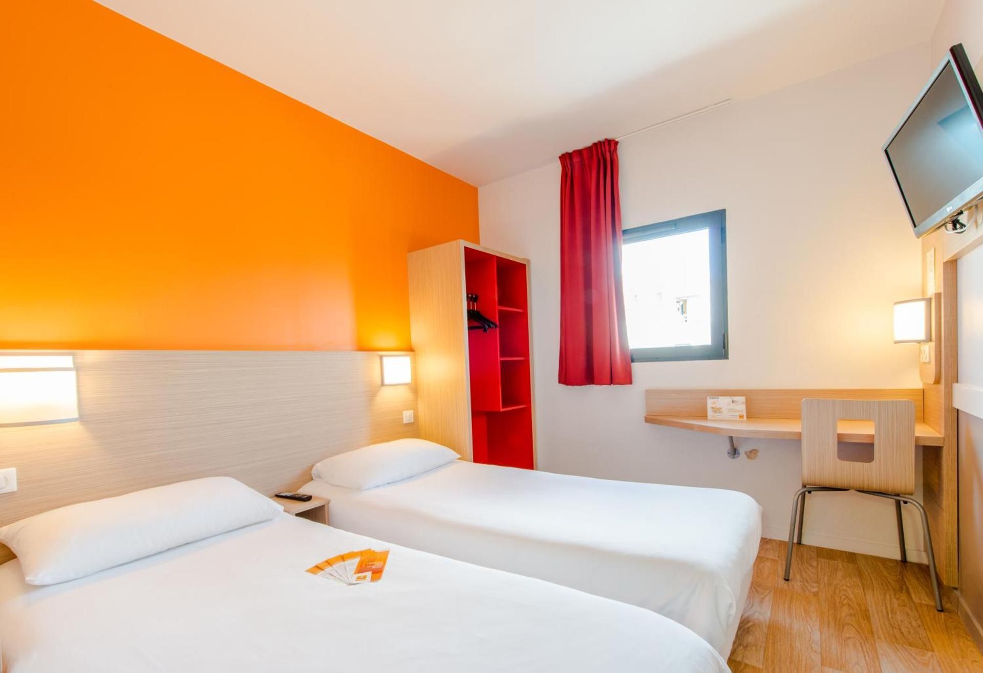 Standard Room with 2 Single Beds