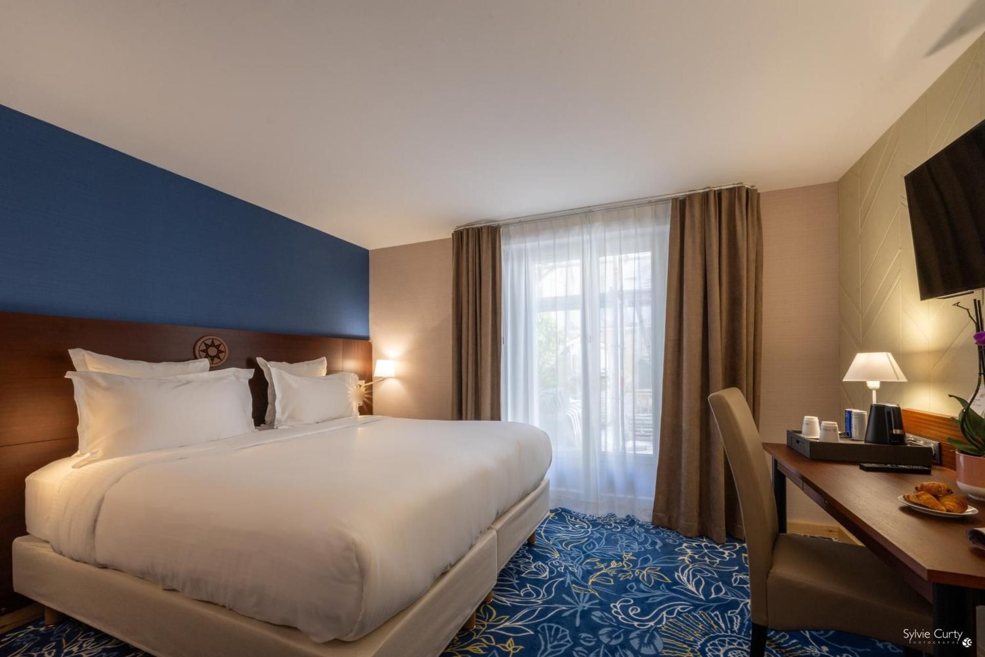 Superior Double Room with Pool View