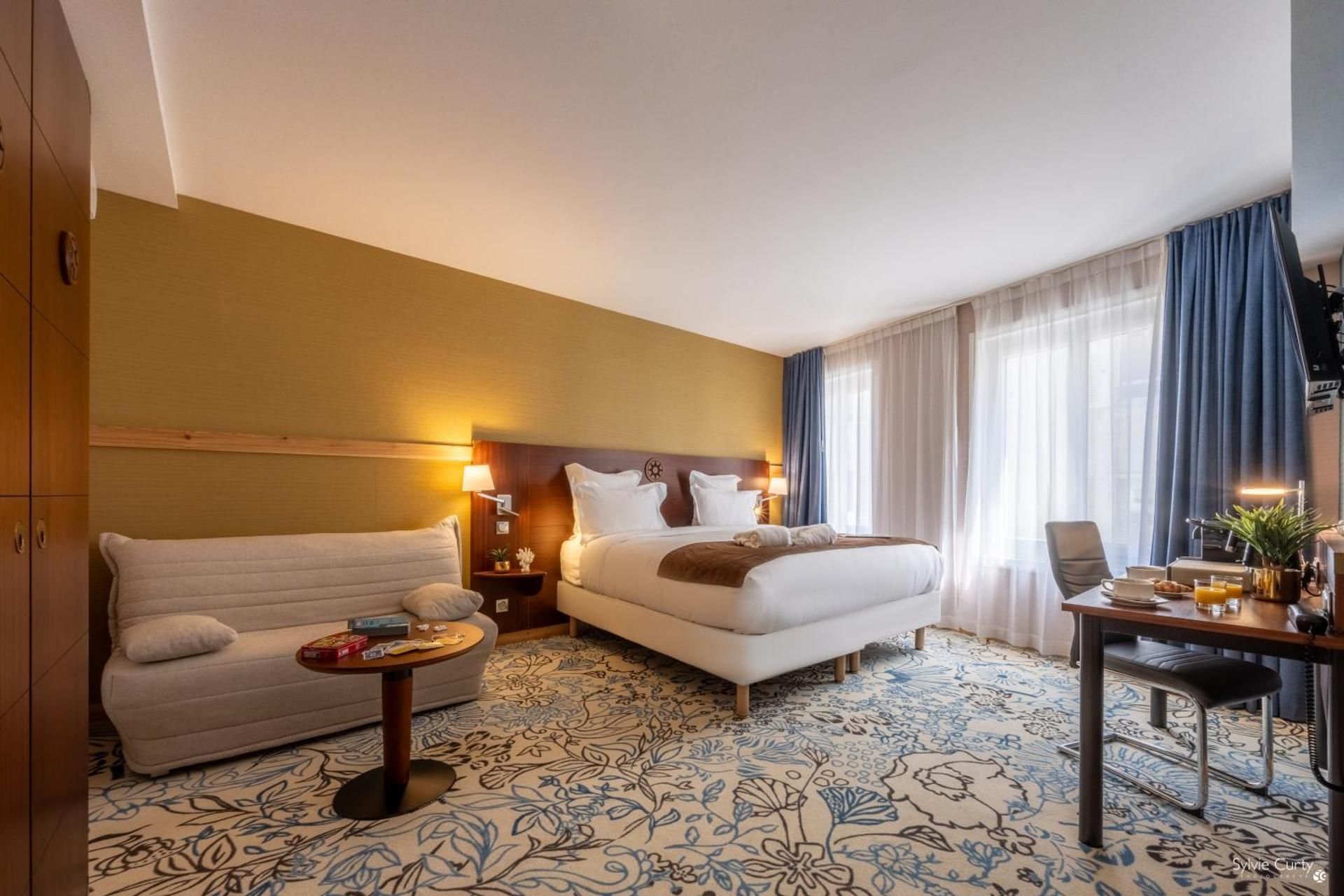 Junior Suite with Saint Nicolas street View