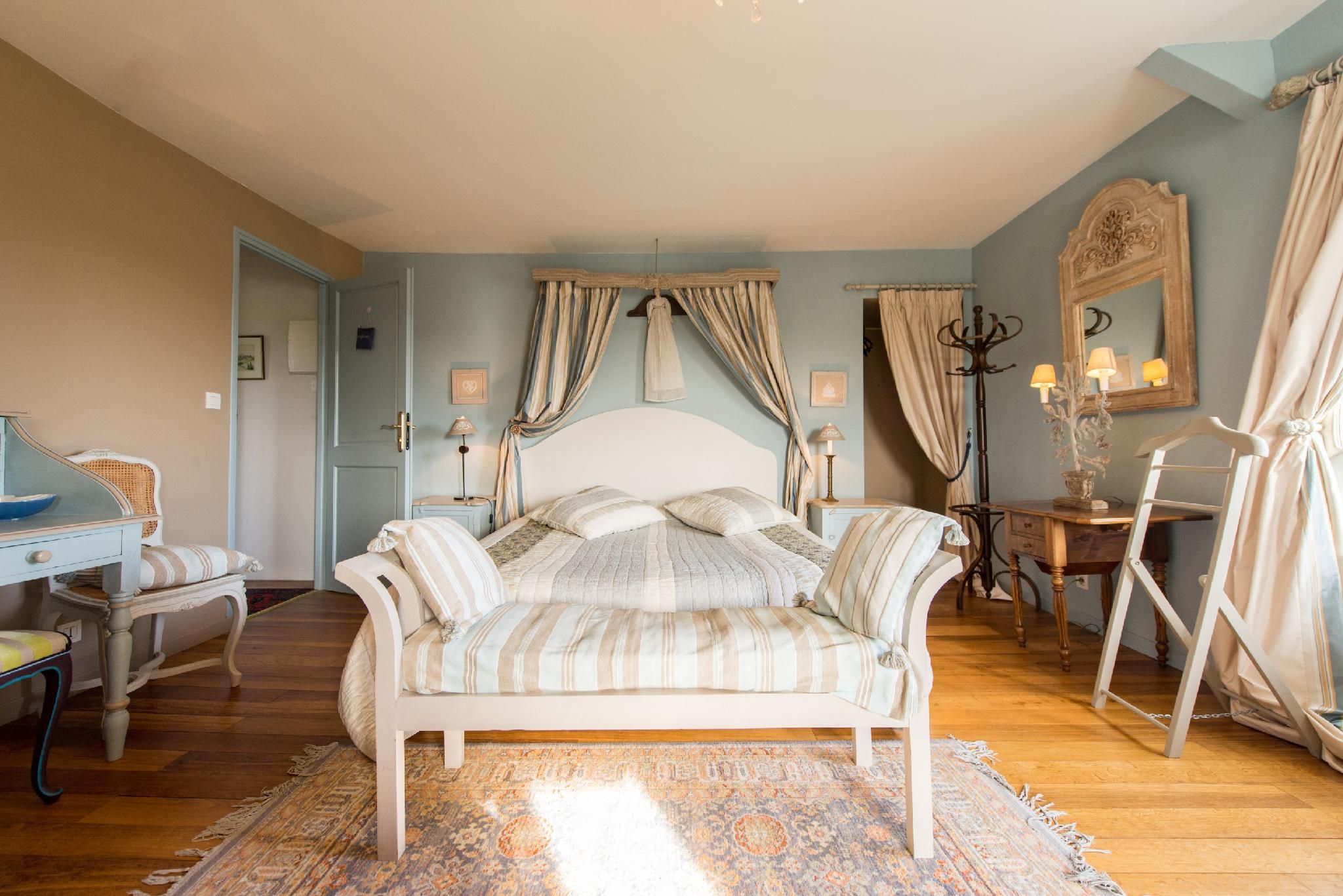 Suite-Confort-Salle de bain privée extérieure-Vue sur Jardin-Peuplier