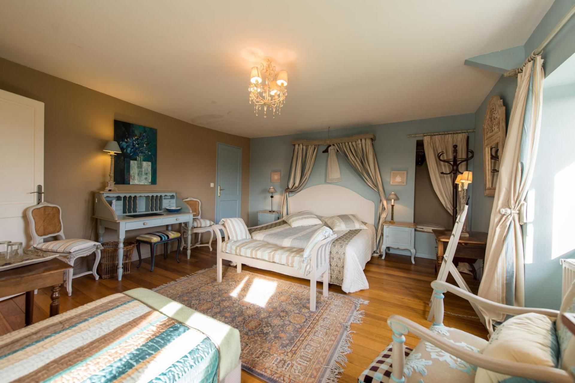 Suite with Country View