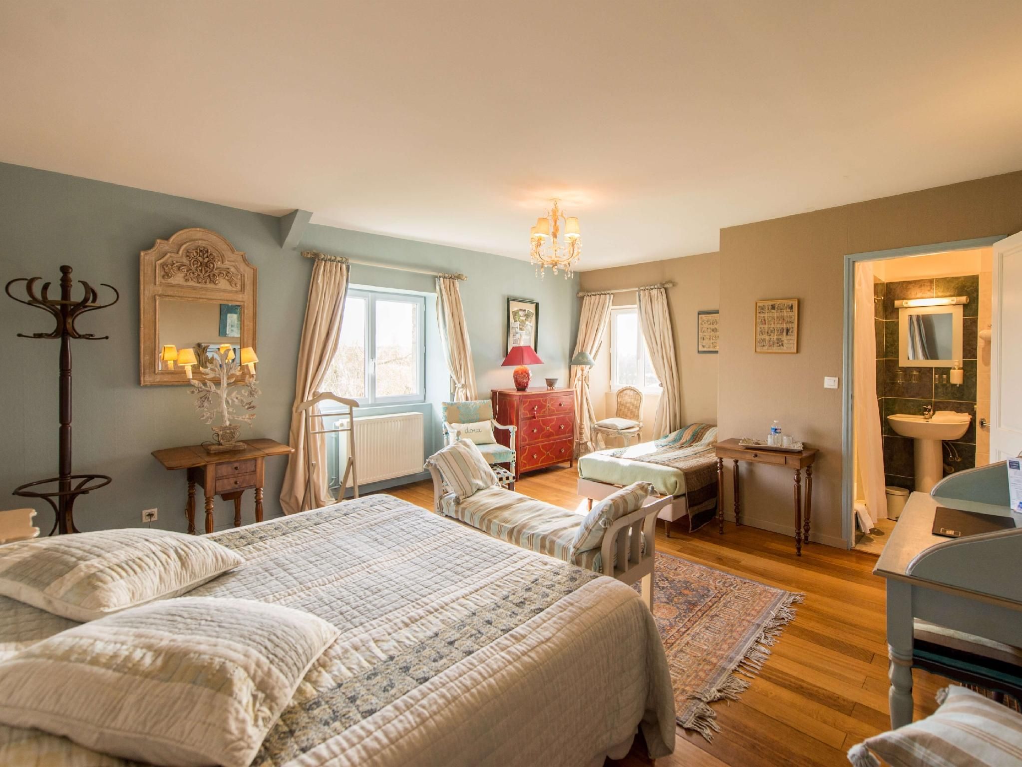 Suite-Confort-Salle de bain privée extérieure-Vue sur Jardin-Peuplier
